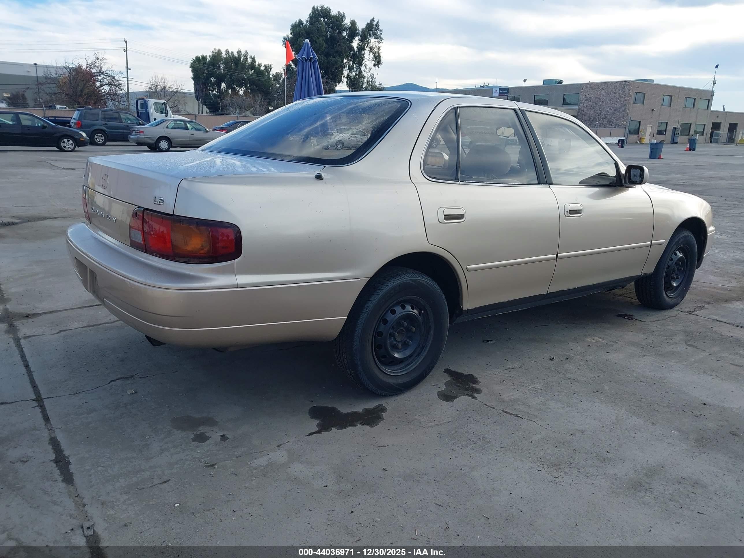 1995 Toyota Camry Le Gold vin: JT2SK12EXS0310508