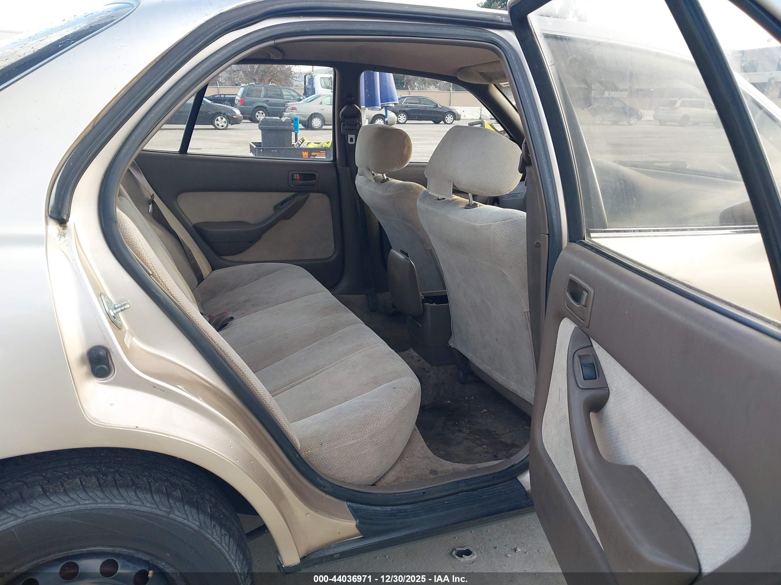 1995 Toyota Camry Le Gold vin: JT2SK12EXS0310508