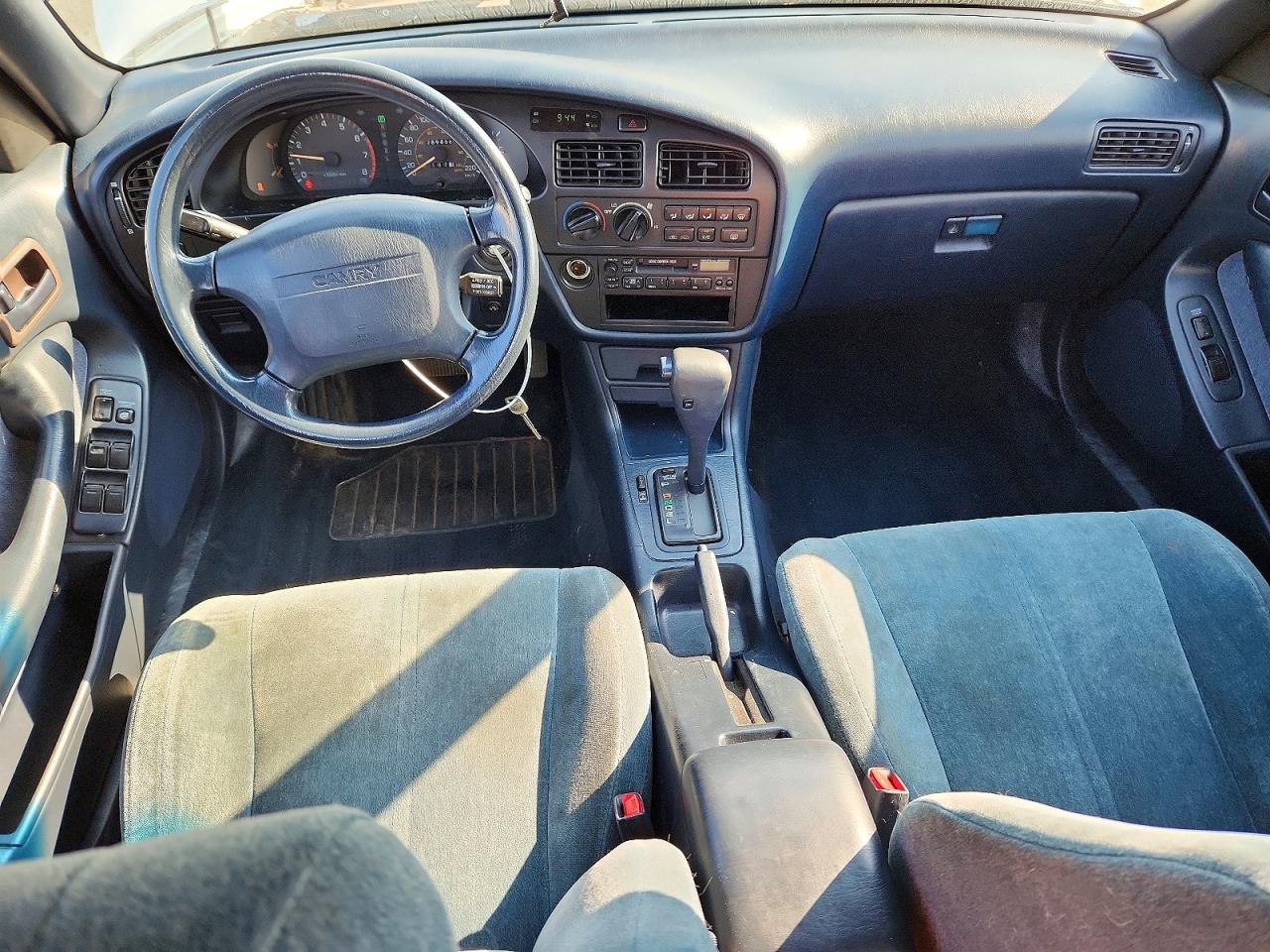 1992 Toyota Camry Le Белый vin: JT2SK12F0N0031033