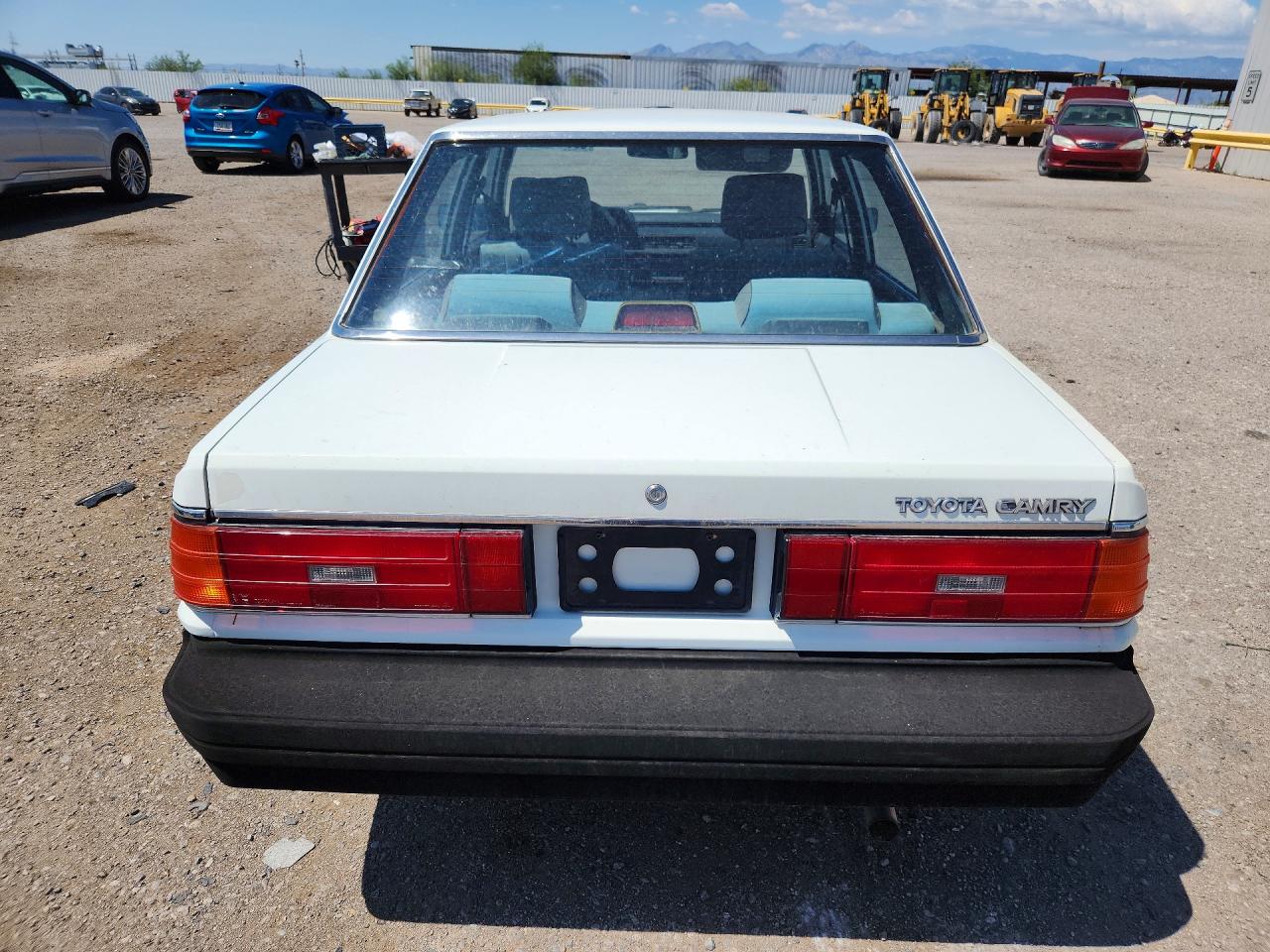 1986 Toyota Camry Deluxe White vin: JT2SV12E3G0430715