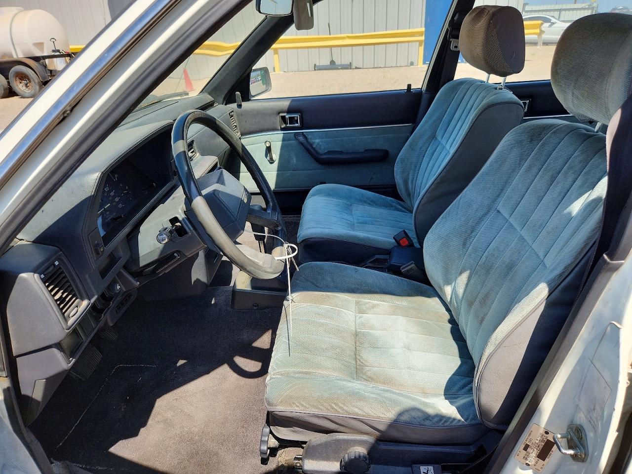 1986 Toyota Camry Deluxe White vin: JT2SV12E3G0430715
