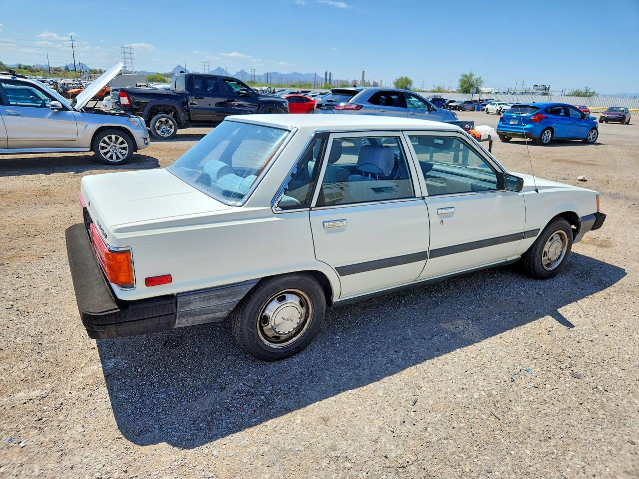 1986 Toyota Camry Deluxe White vin: JT2SV12E3G0430715