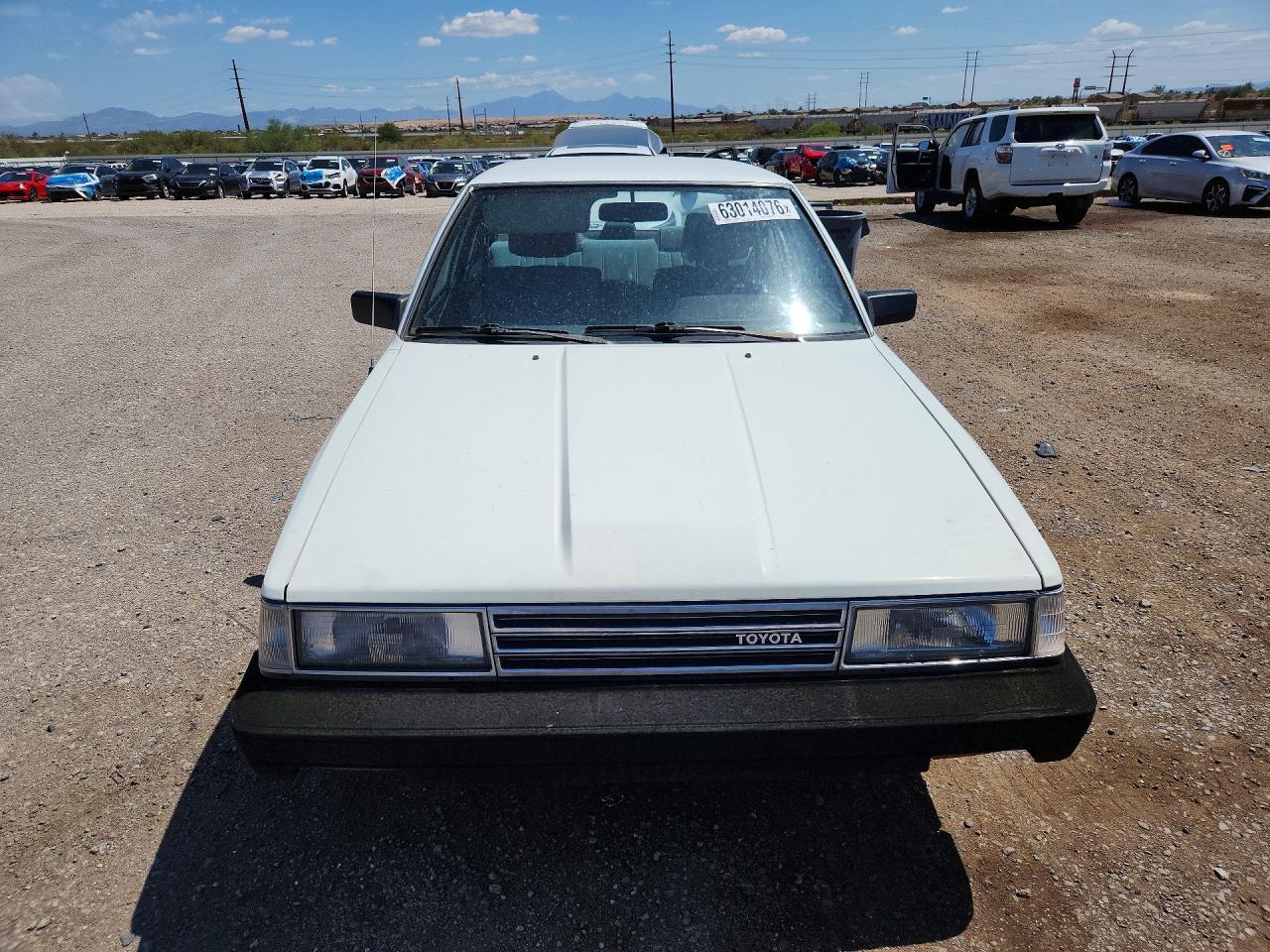 1986 Toyota Camry Deluxe White vin: JT2SV12E3G0430715