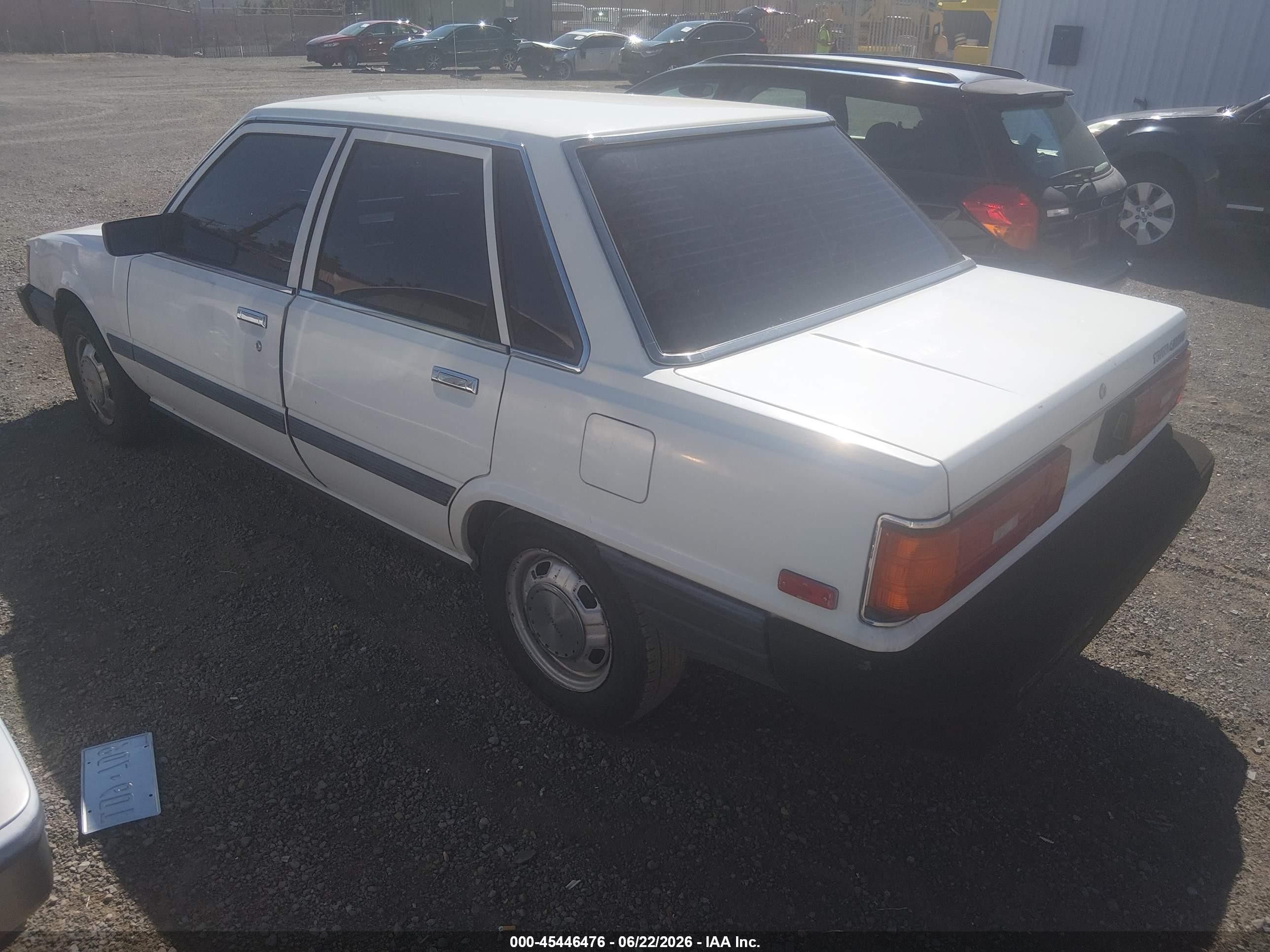 1985 Toyota Camry Dlx White vin: JT2SV12E5F0255592