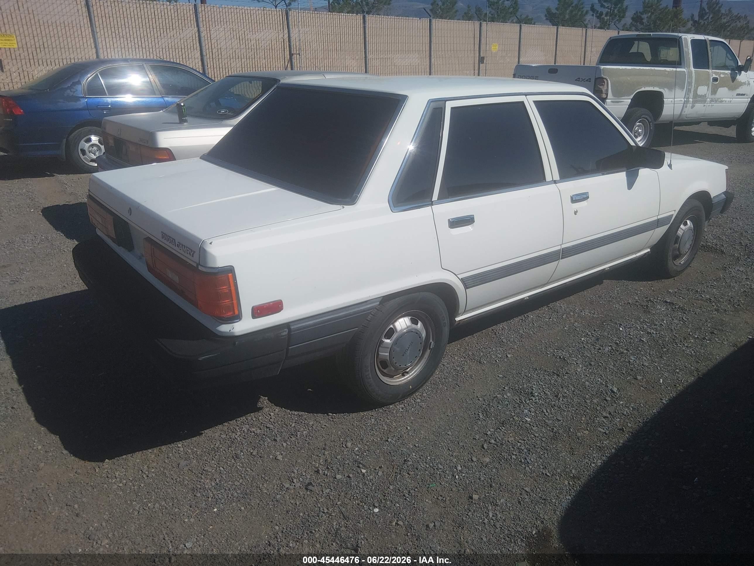 1985 Toyota Camry Dlx White vin: JT2SV12E5F0255592