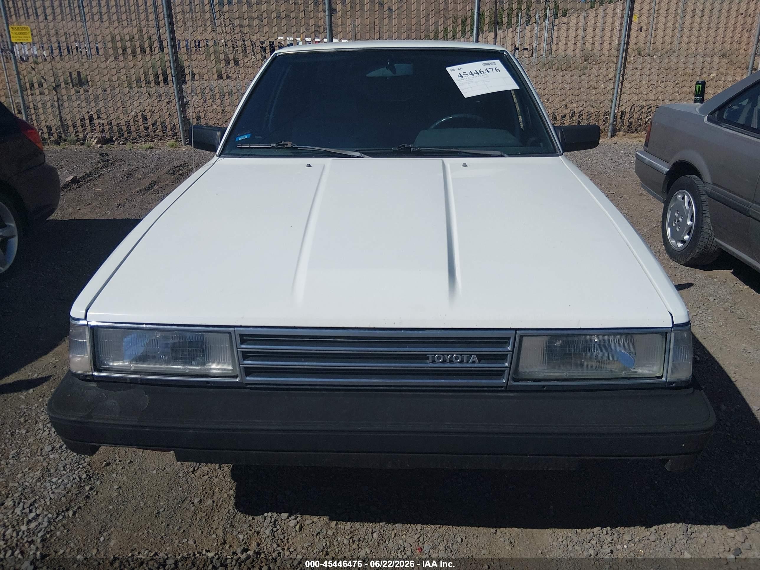 1985 Toyota Camry Dlx White vin: JT2SV12E5F0255592