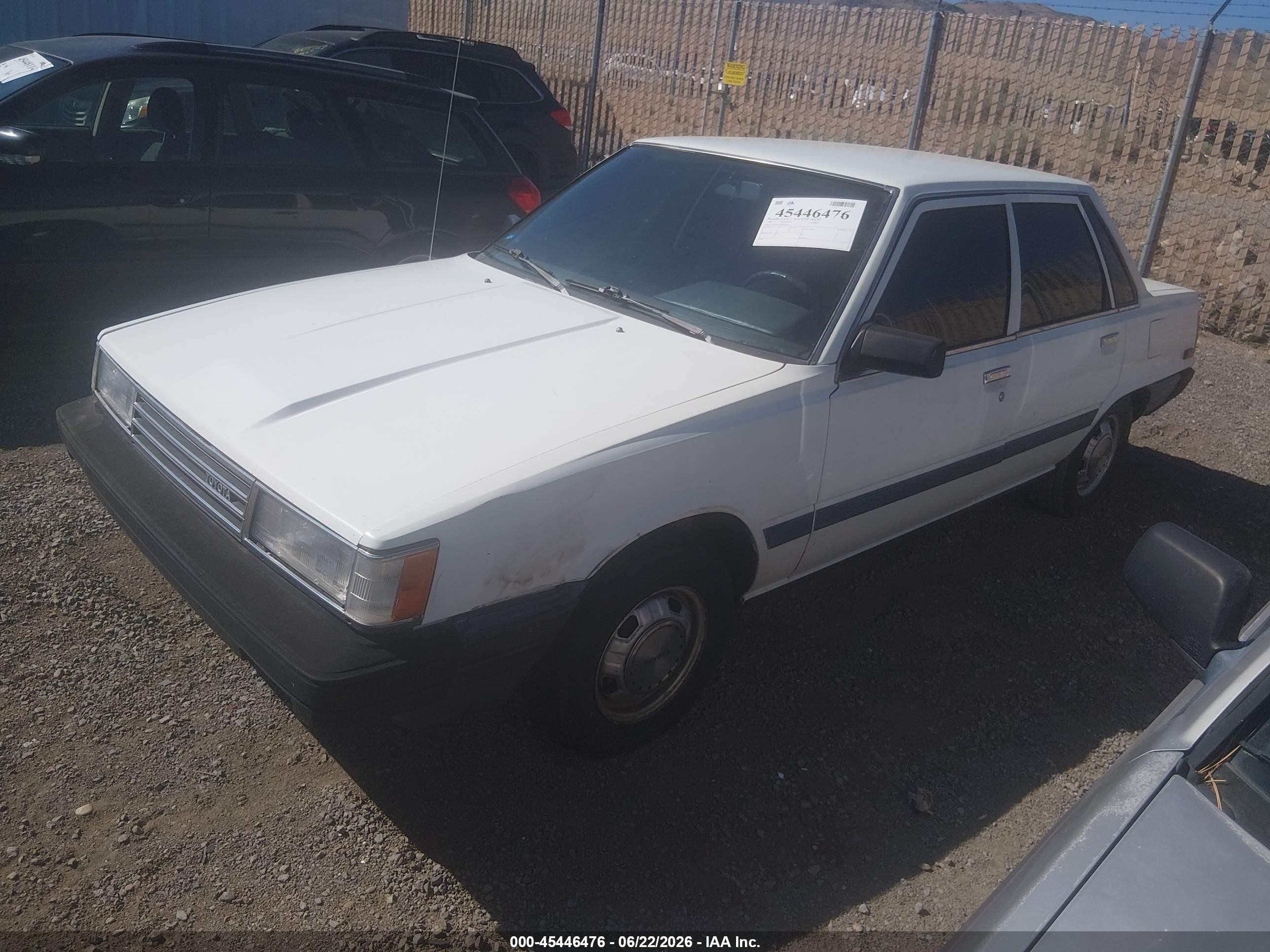 1985 Toyota Camry Dlx White vin: JT2SV12E5F0255592