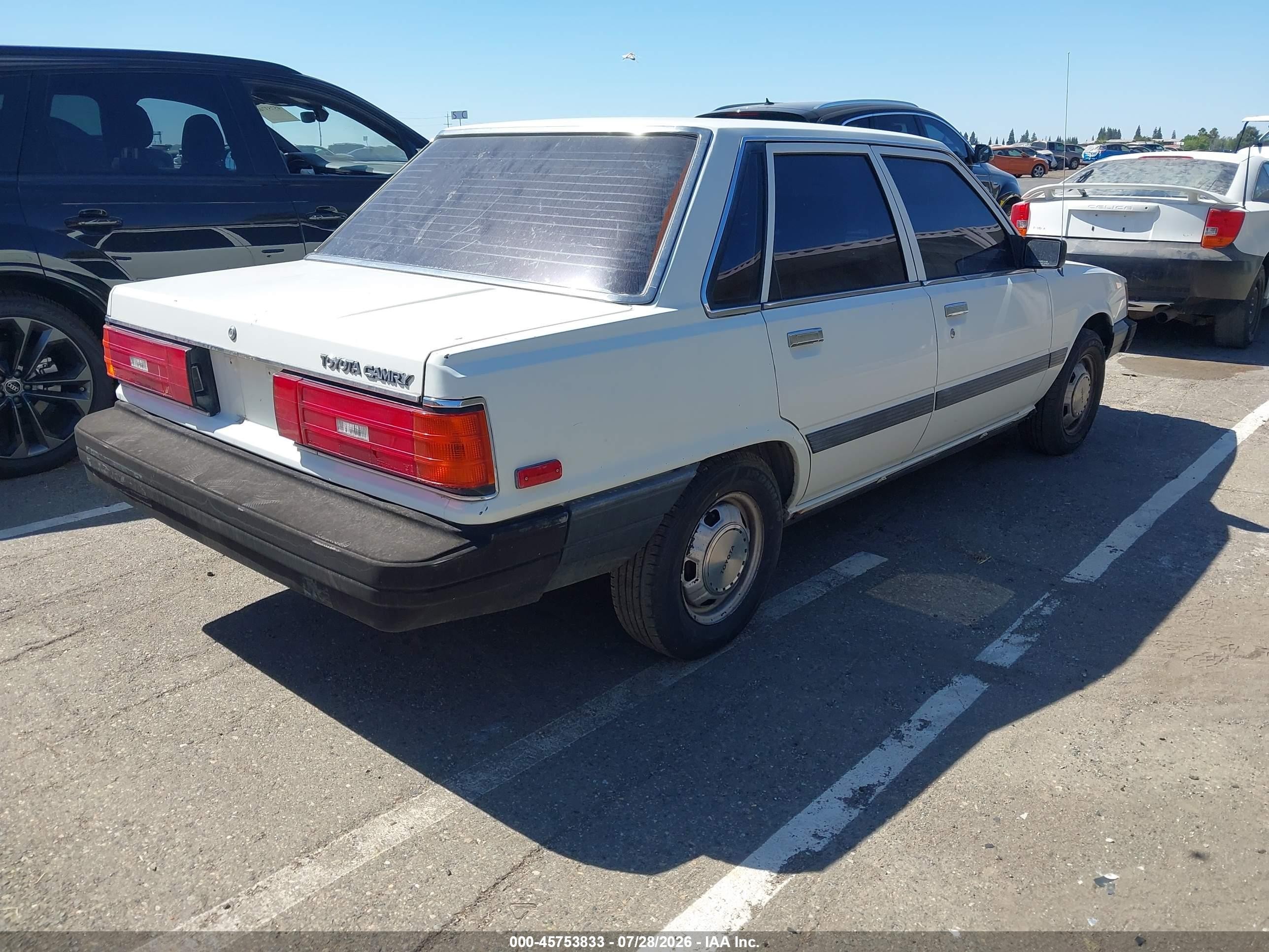 1985 Toyota Camry Dlx White vin: JT2SV12E5F0255592