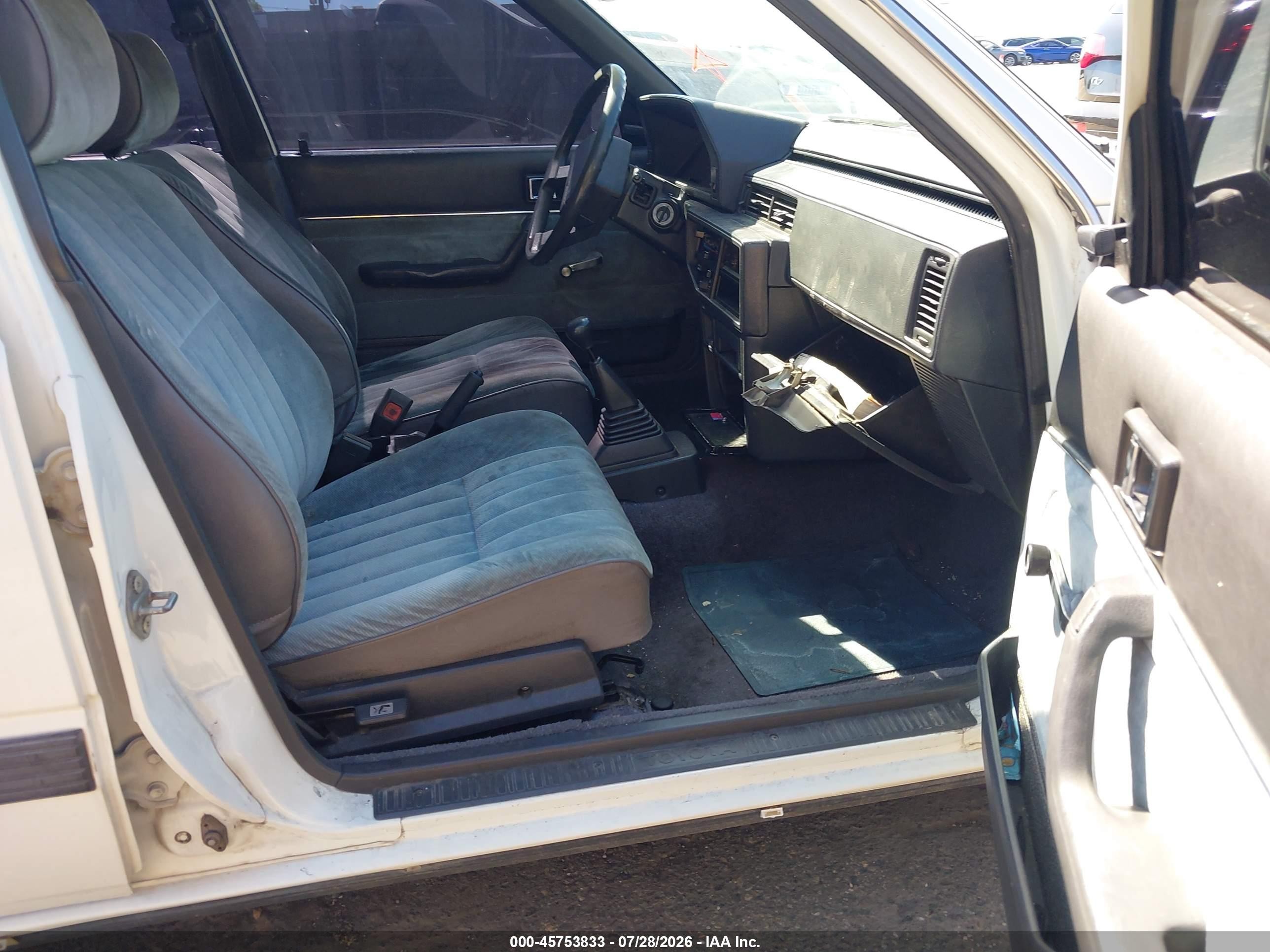 1985 Toyota Camry Dlx White vin: JT2SV12E5F0255592