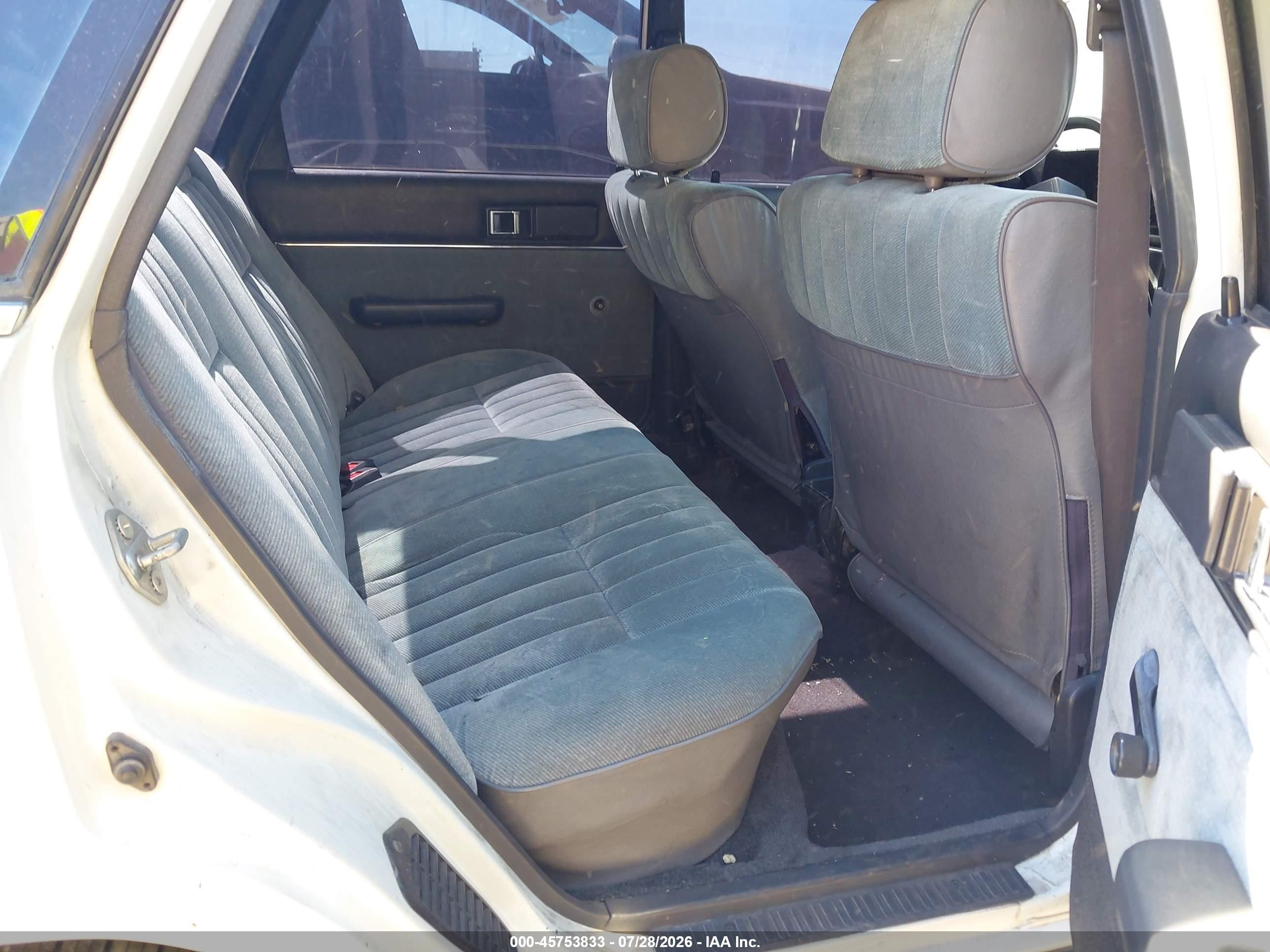 1985 Toyota Camry Dlx White vin: JT2SV12E5F0255592