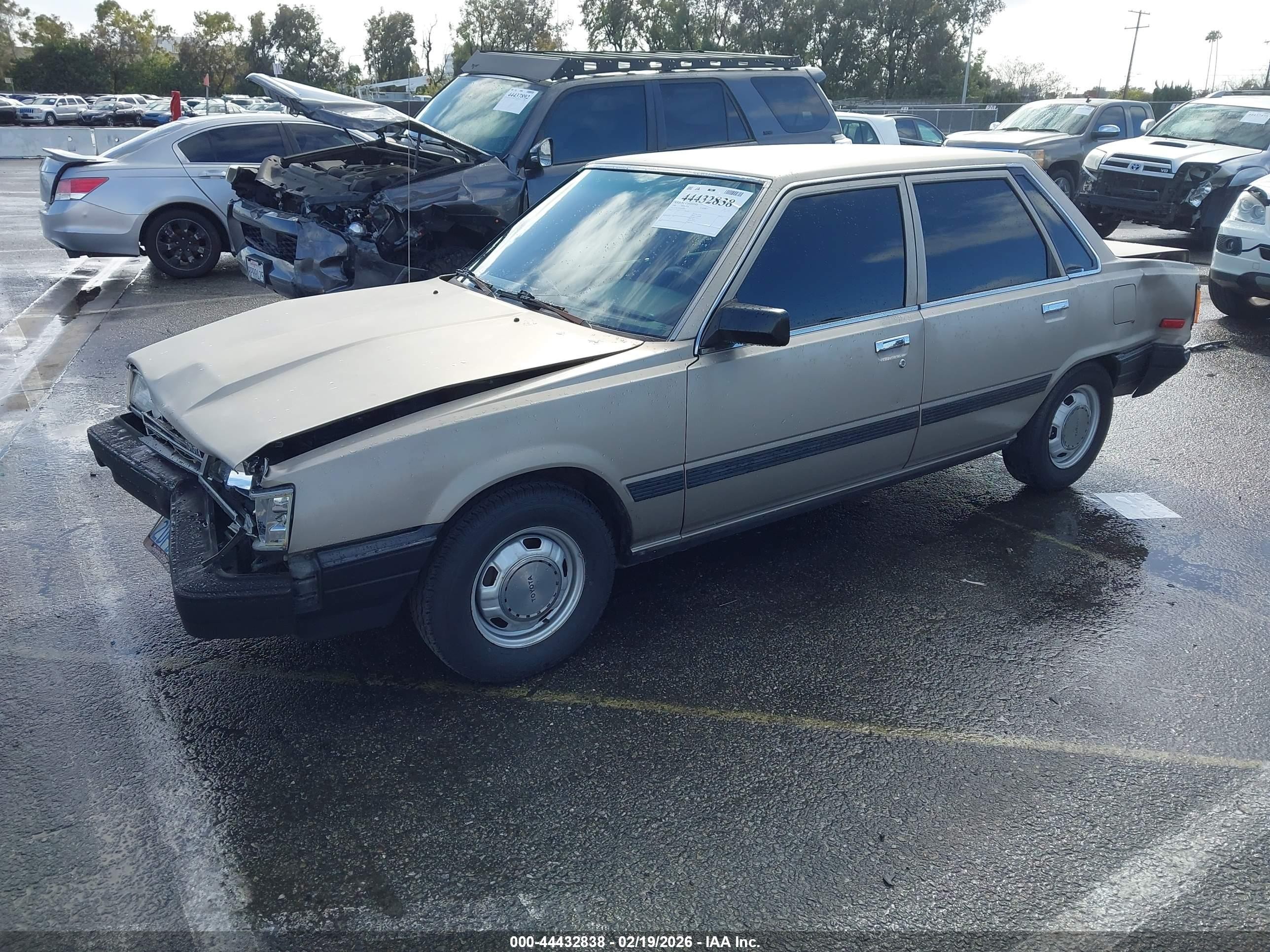 1986 Toyota Camry Dlx Champagne vin: JT2SV12EXG6026114