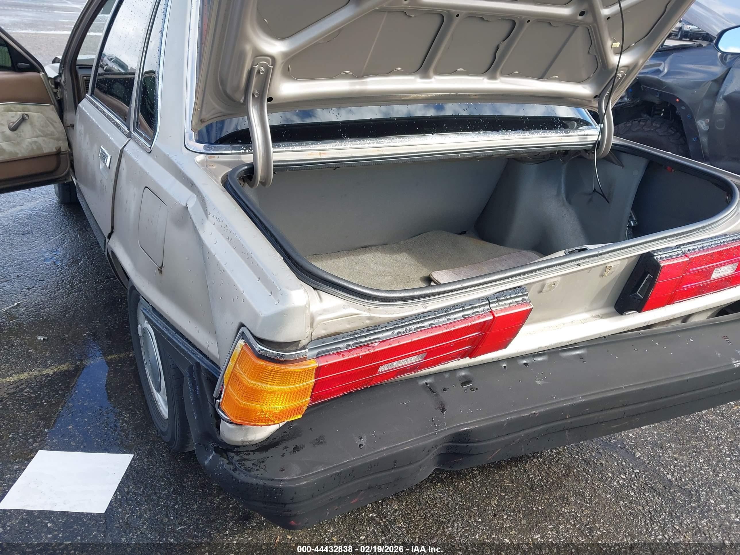 1986 Toyota Camry Dlx Champagne vin: JT2SV12EXG6026114