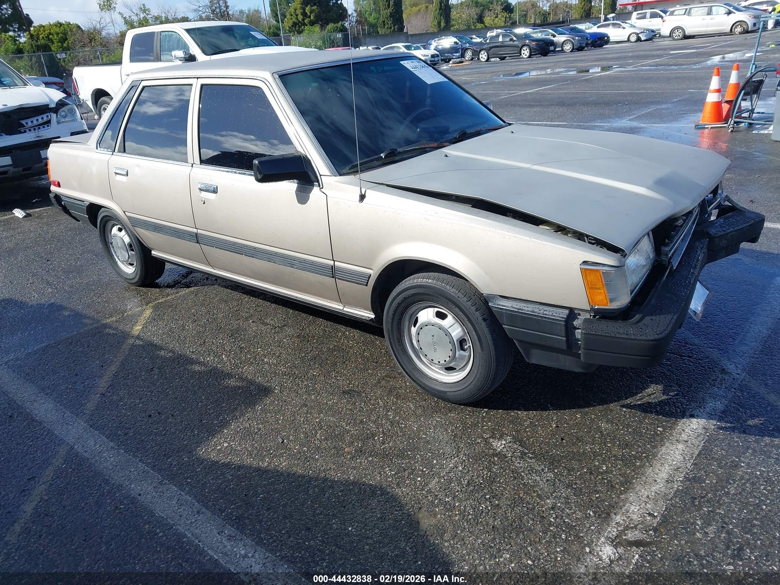 1986 Toyota Camry Dlx Champagne vin: JT2SV12EXG6026114