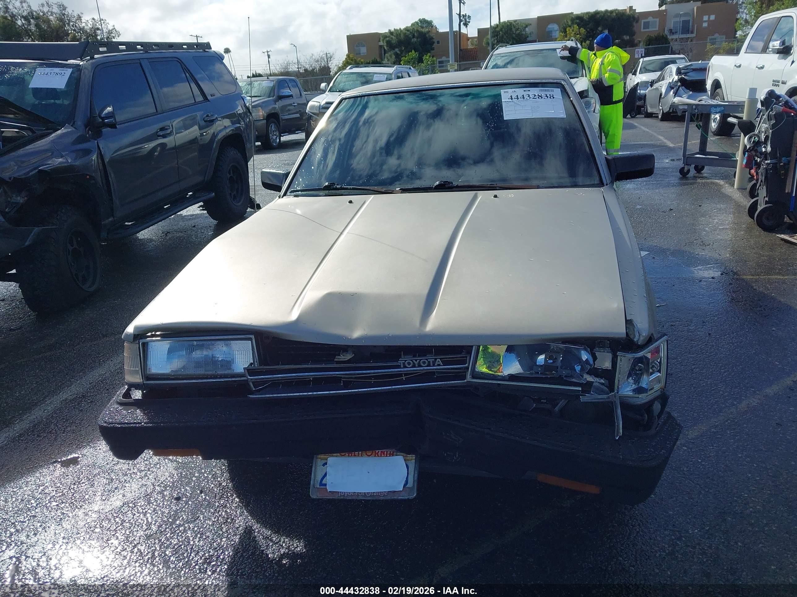 1986 Toyota Camry Dlx Champagne vin: JT2SV12EXG6026114