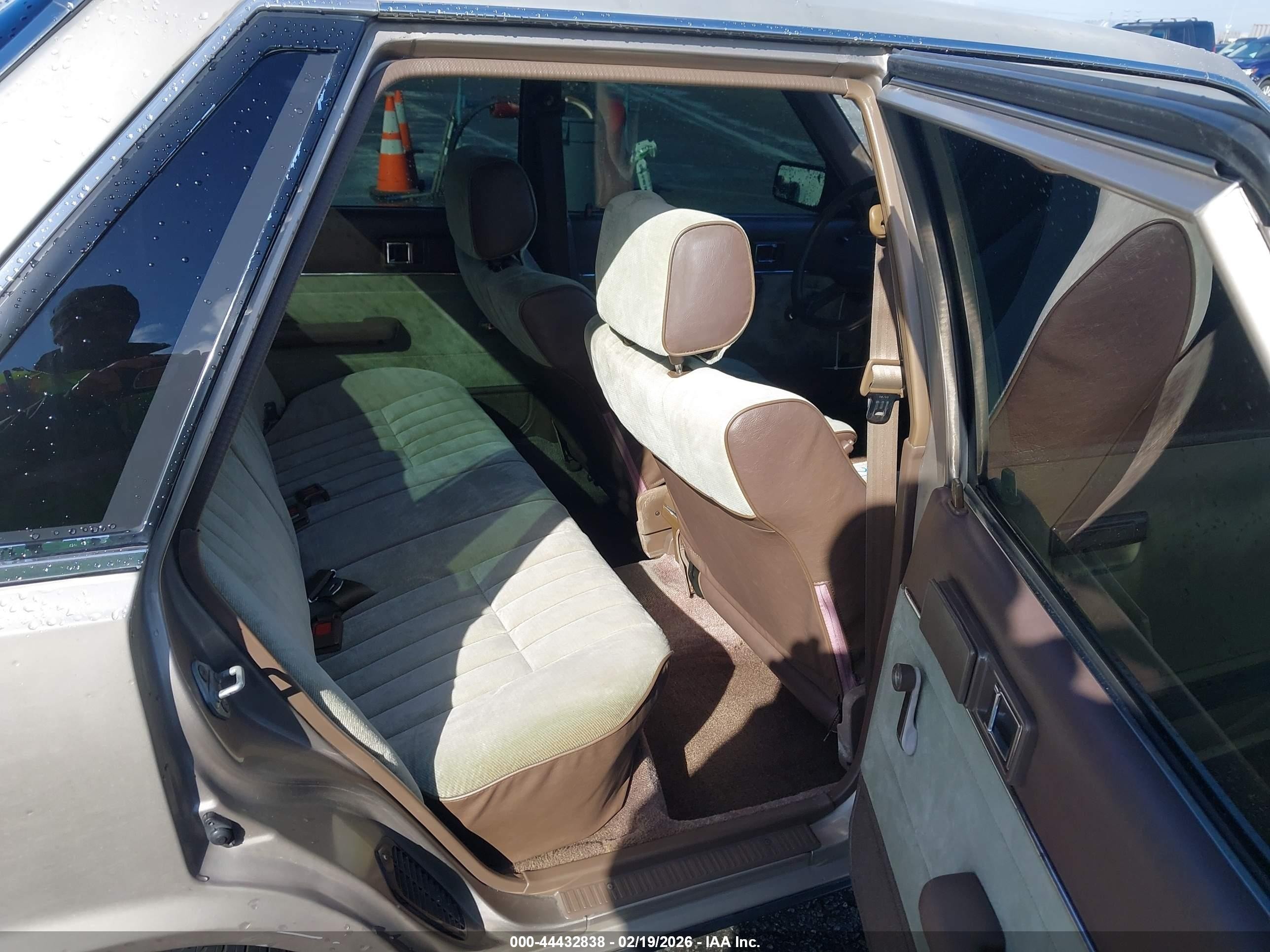 1986 Toyota Camry Dlx Champagne vin: JT2SV12EXG6026114