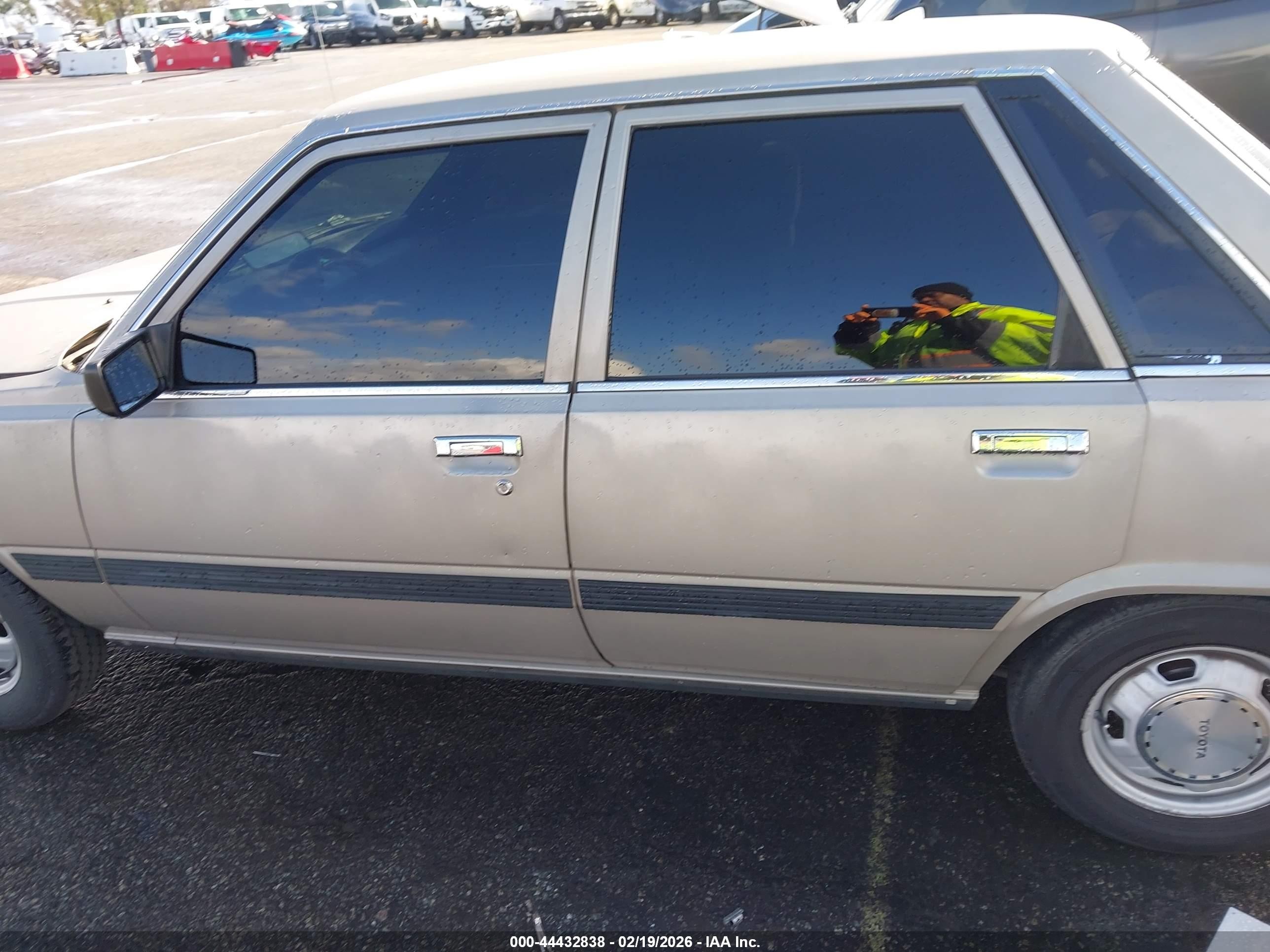 1986 Toyota Camry Dlx Champagne vin: JT2SV12EXG6026114
