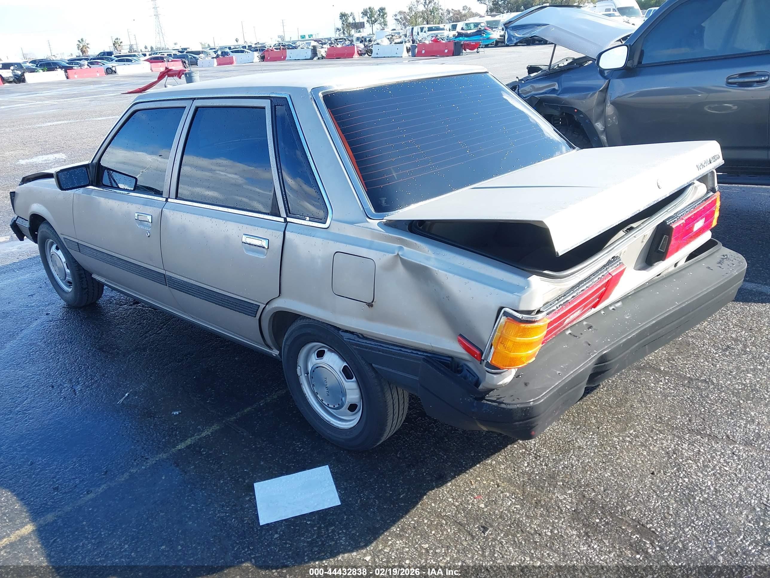 1986 Toyota Camry Dlx Champagne vin: JT2SV12EXG6026114