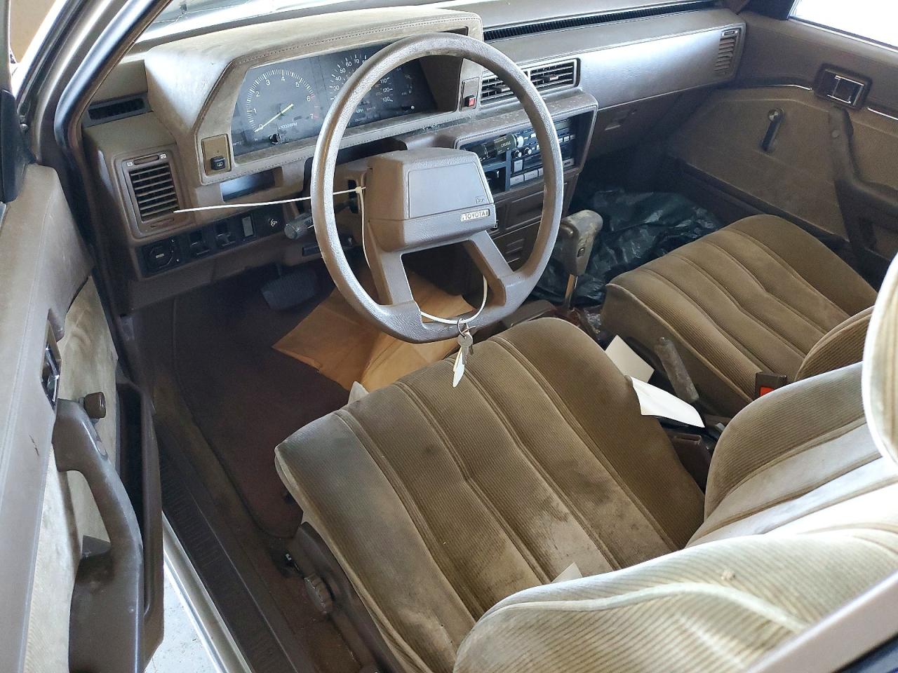 1986 Toyota Camry Beige vin: JT2SV16E0G0471555
