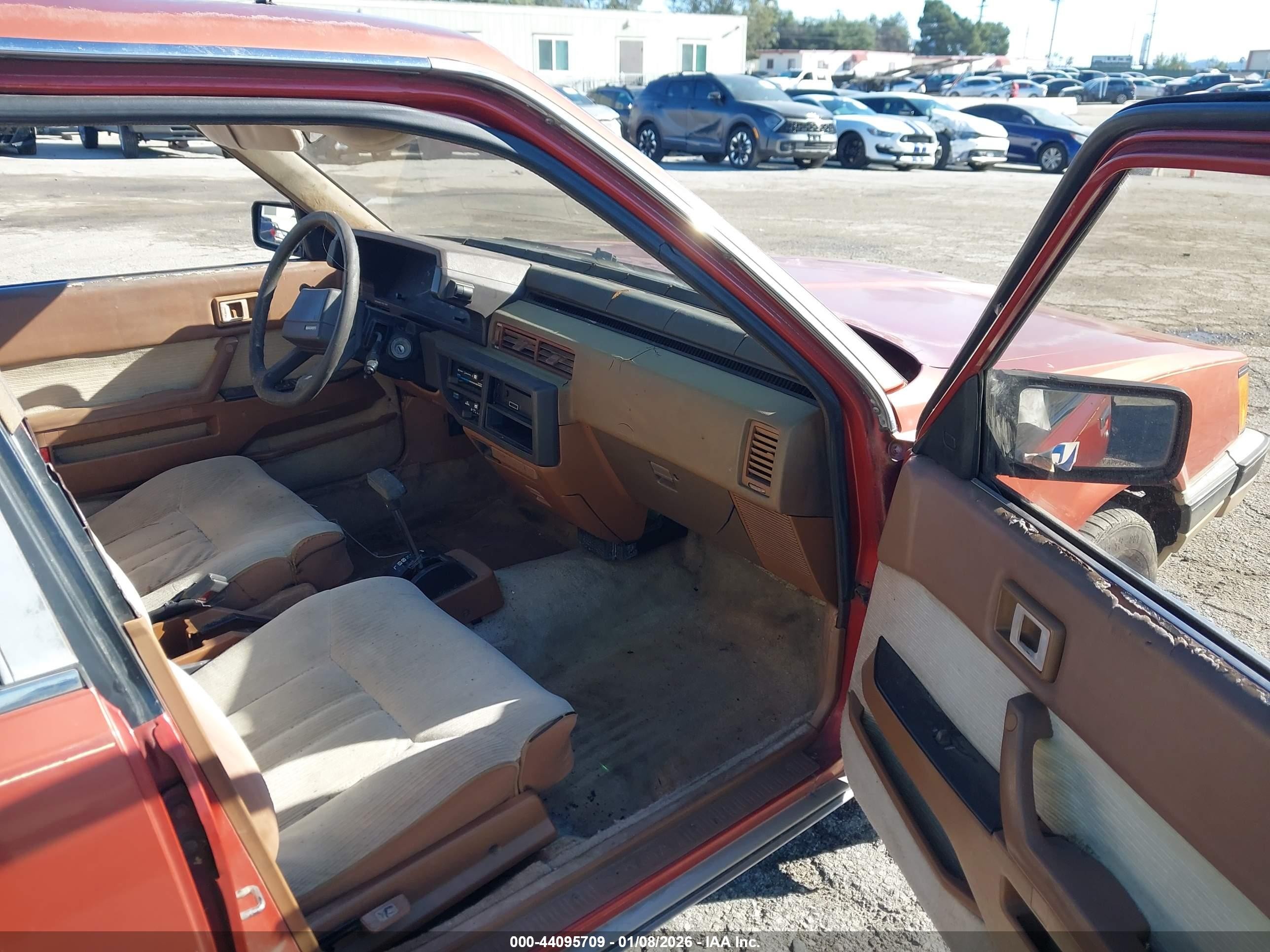 1983 Toyota Camry Le Orange vin: JT2SV16E1D0034322
