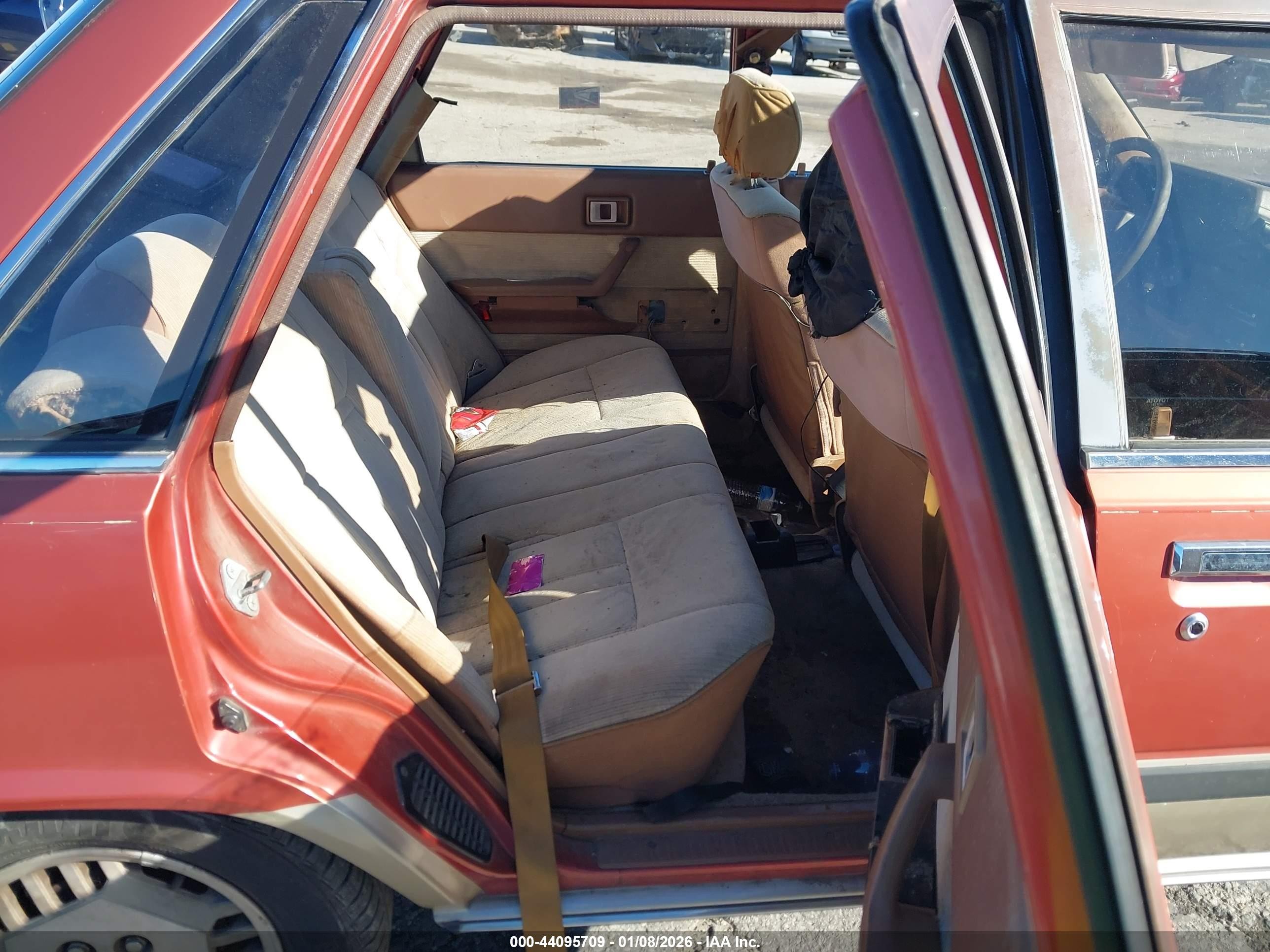 1983 Toyota Camry Le Orange vin: JT2SV16E1D0034322