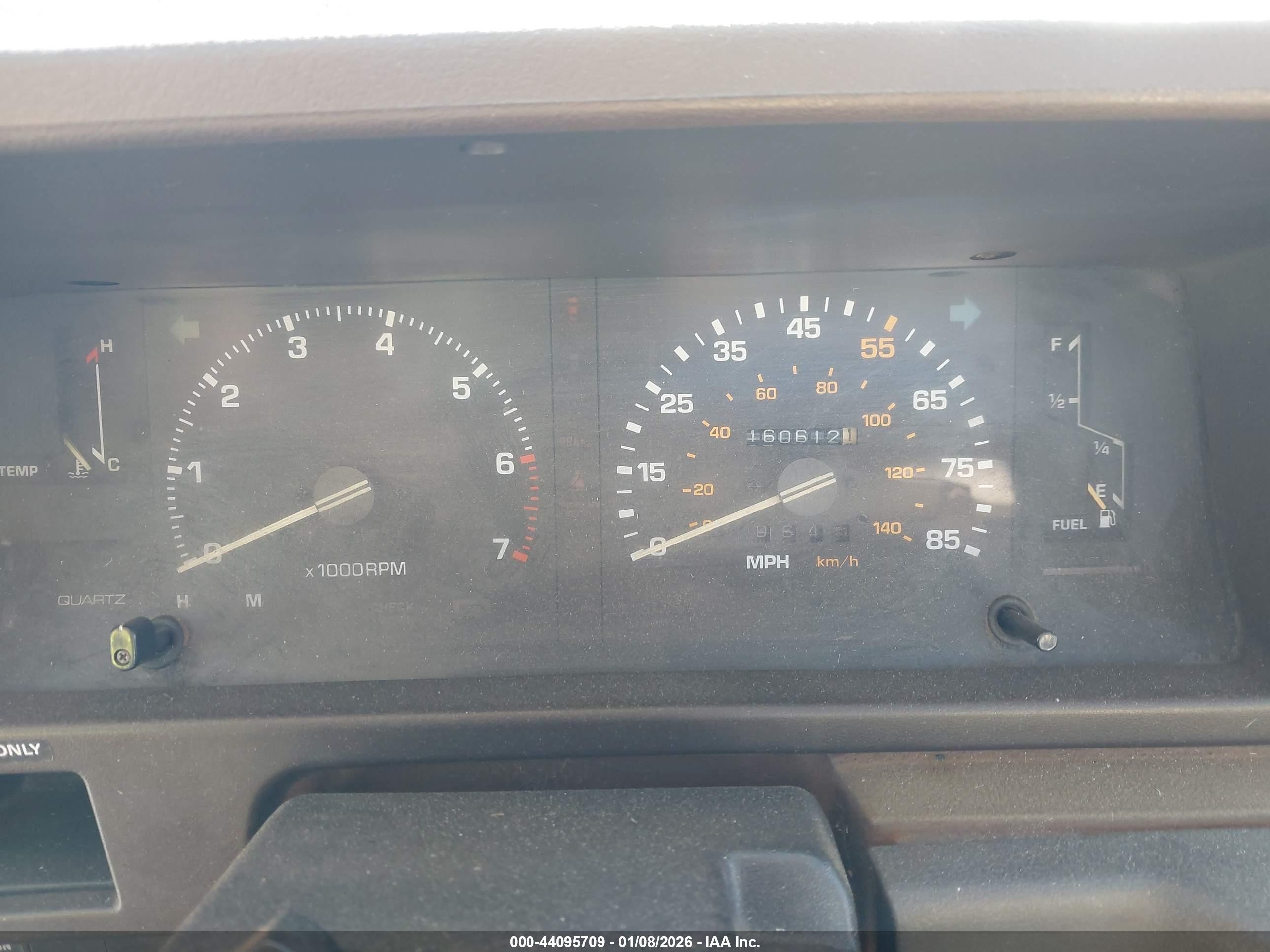 1983 Toyota Camry Le Orange vin: JT2SV16E1D0034322