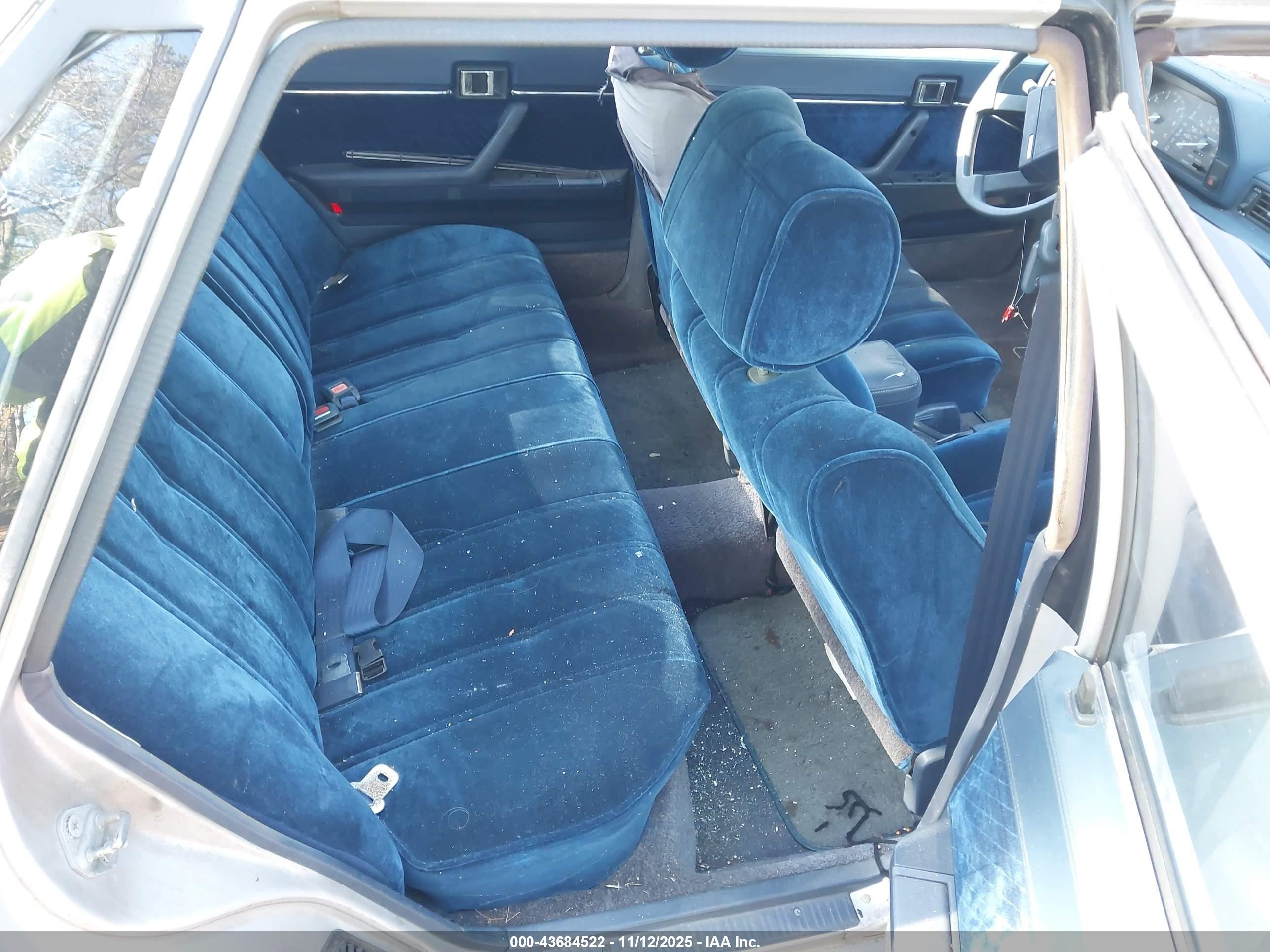 1985 Toyota Camry Le Silver vin: JT2SV16E3F0290822