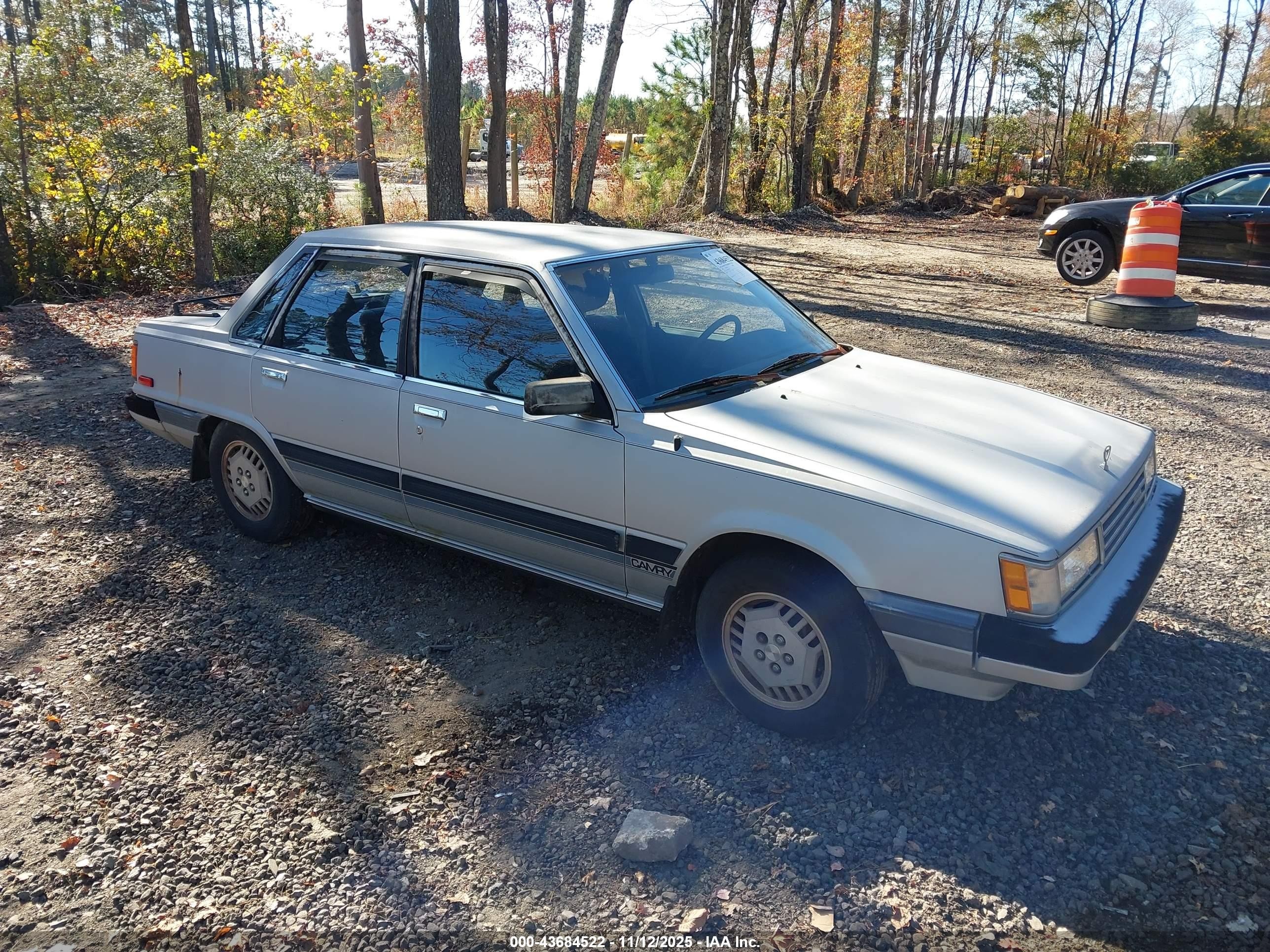 1985 Toyota Camry Le Silver vin: JT2SV16E3F0290822