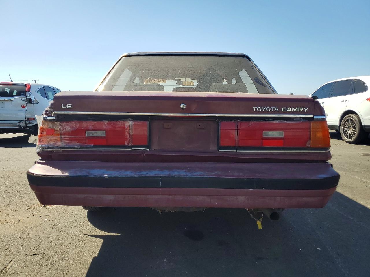 1986 Toyota Camry Le Red vin: JT2SV16E6G0408976
