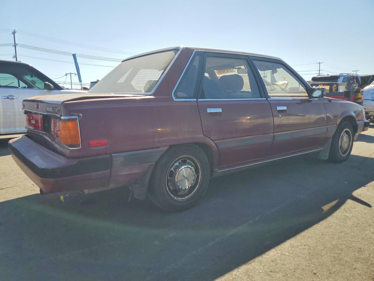 1986 Toyota Camry Le Red vin: JT2SV16E6G0408976