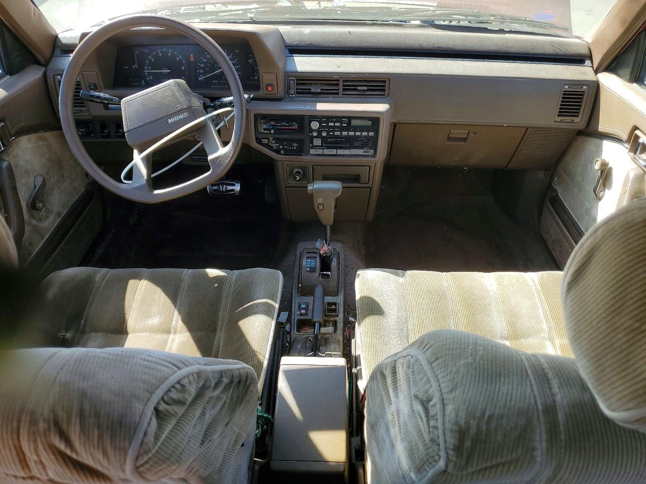1986 Toyota Camry Le Red vin: JT2SV16E6G0408976