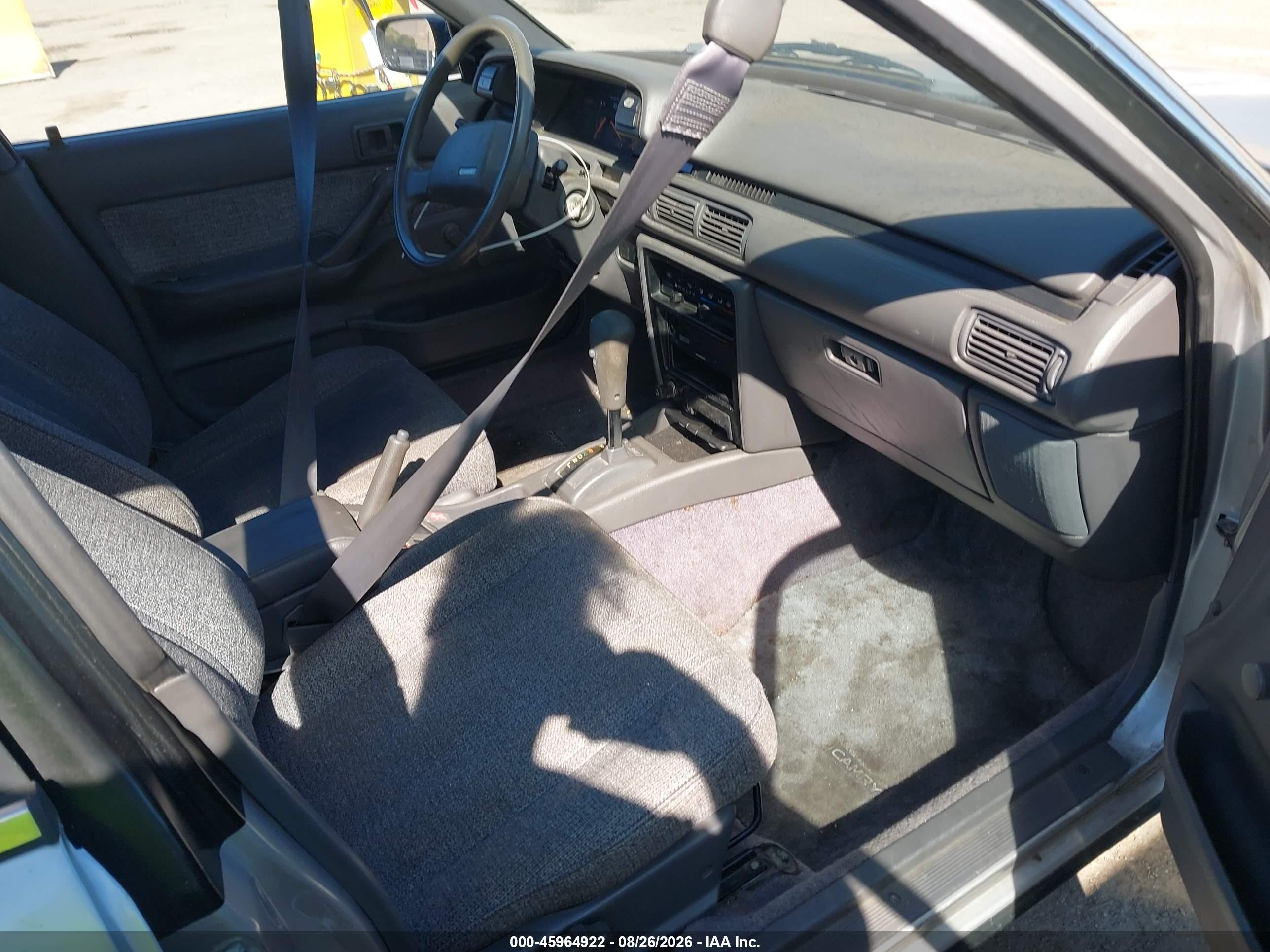 1989 Toyota Camry Dlx Silver vin: JT2SV21E0K3318565