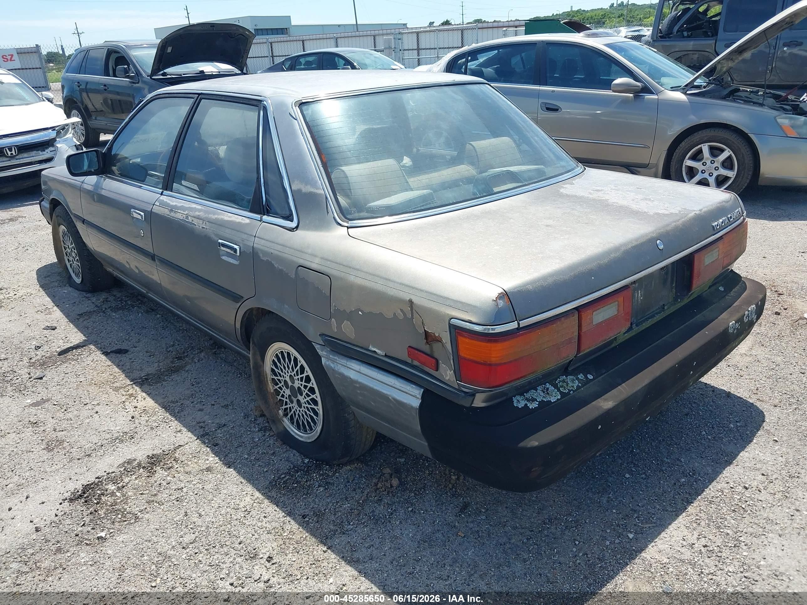 1988 Toyota Camry Dlx Gray vin: JT2SV21E1J3240165