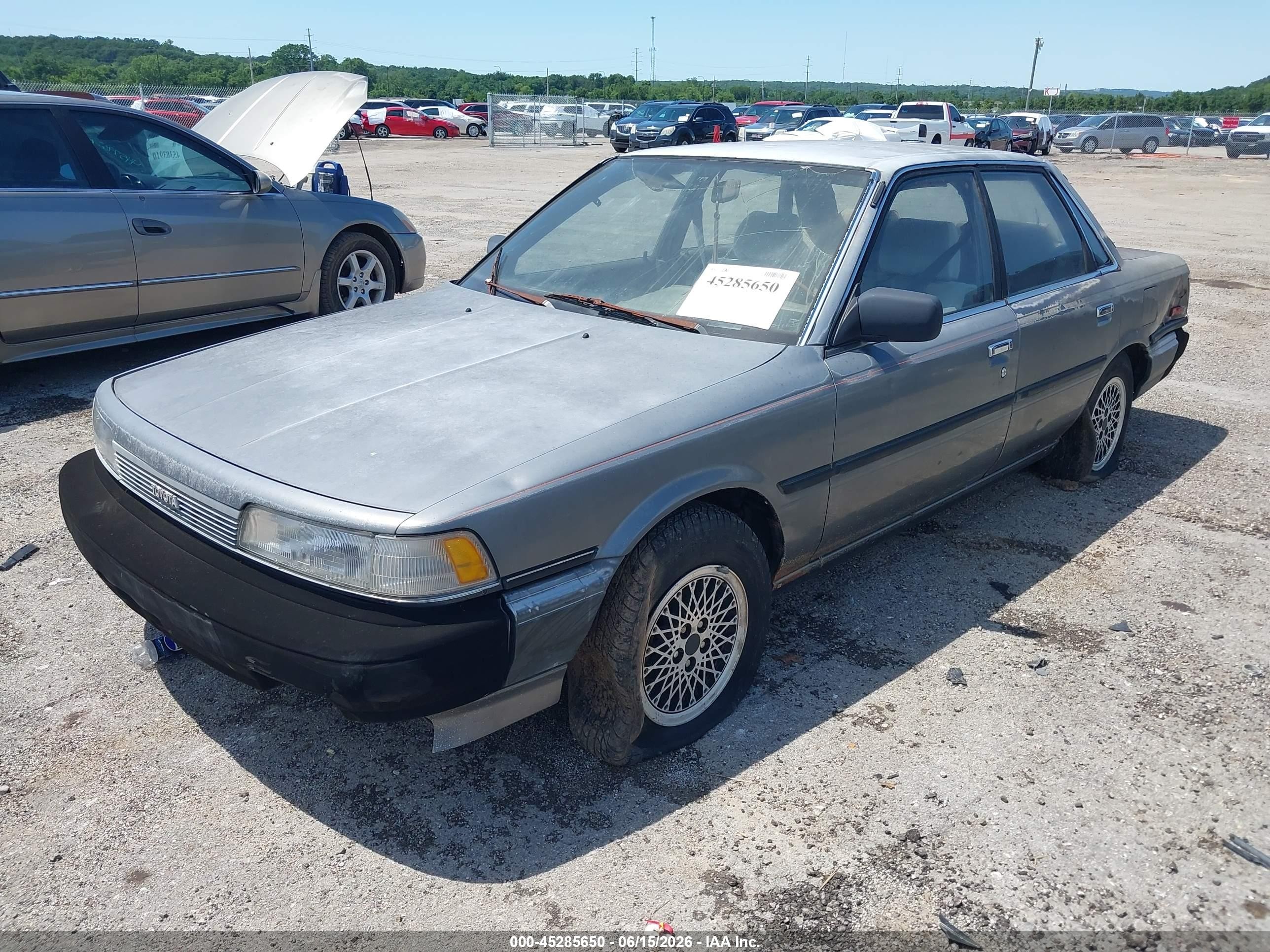 1988 Toyota Camry Dlx Gray vin: JT2SV21E1J3240165