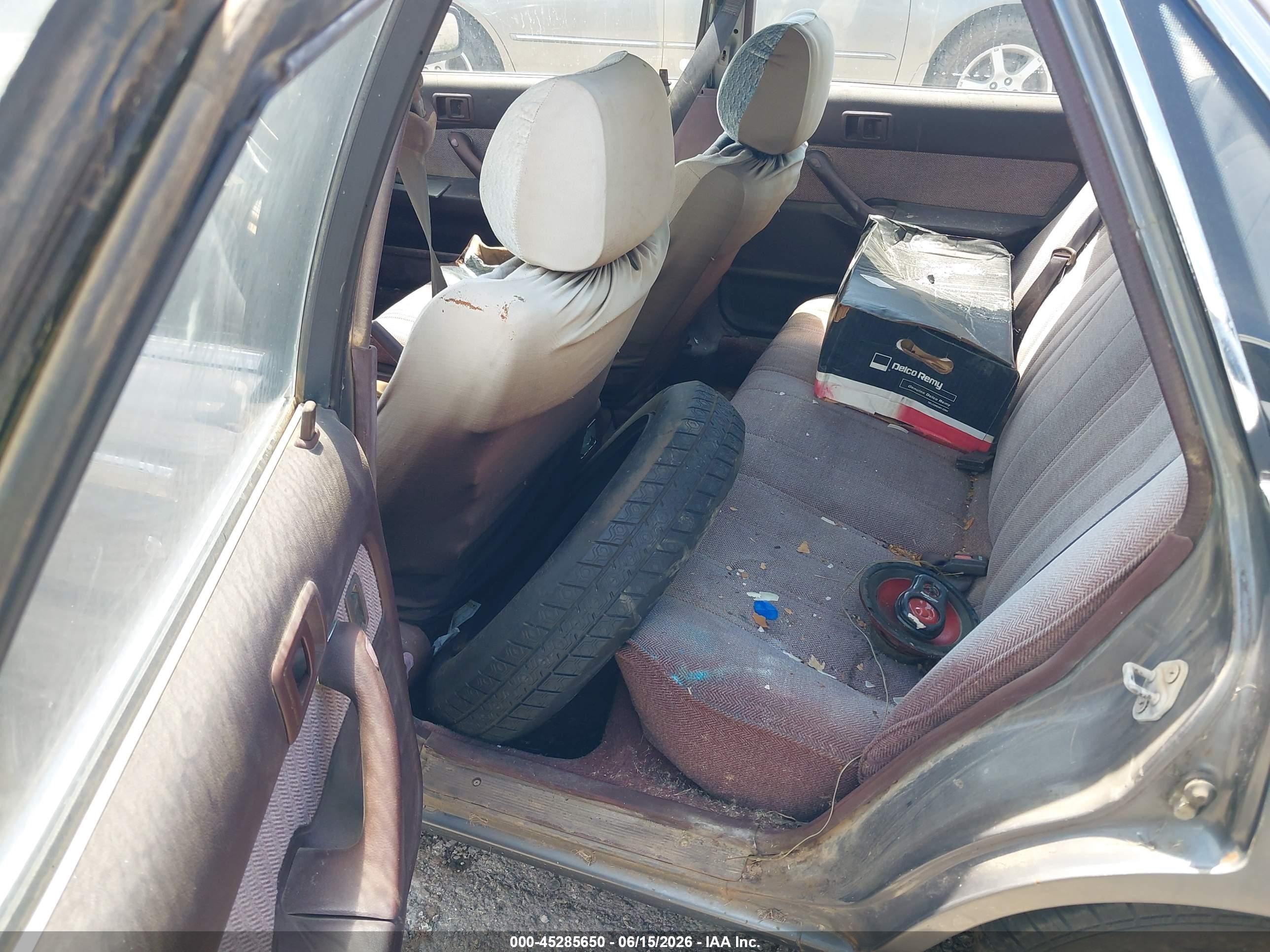1988 Toyota Camry Dlx Gray vin: JT2SV21E1J3240165