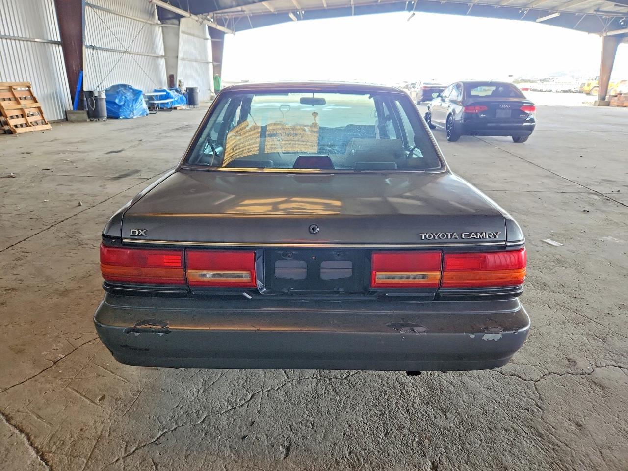 1991 Toyota Camry Deluxe Gray vin: JT2SV21E1M3446218