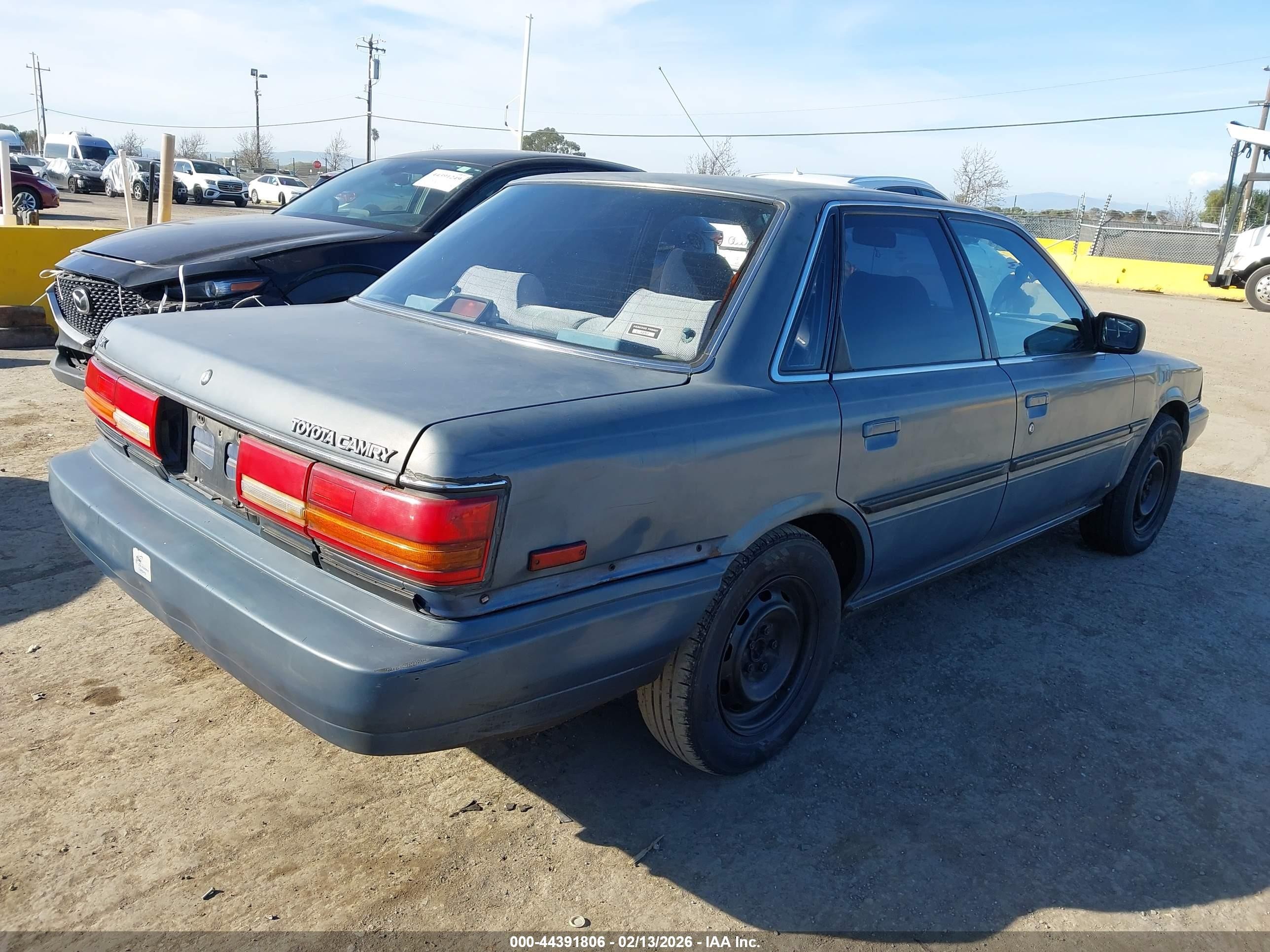 1991 Toyota Camry Dlx Light Blue vin: JT2SV21E3M3462887