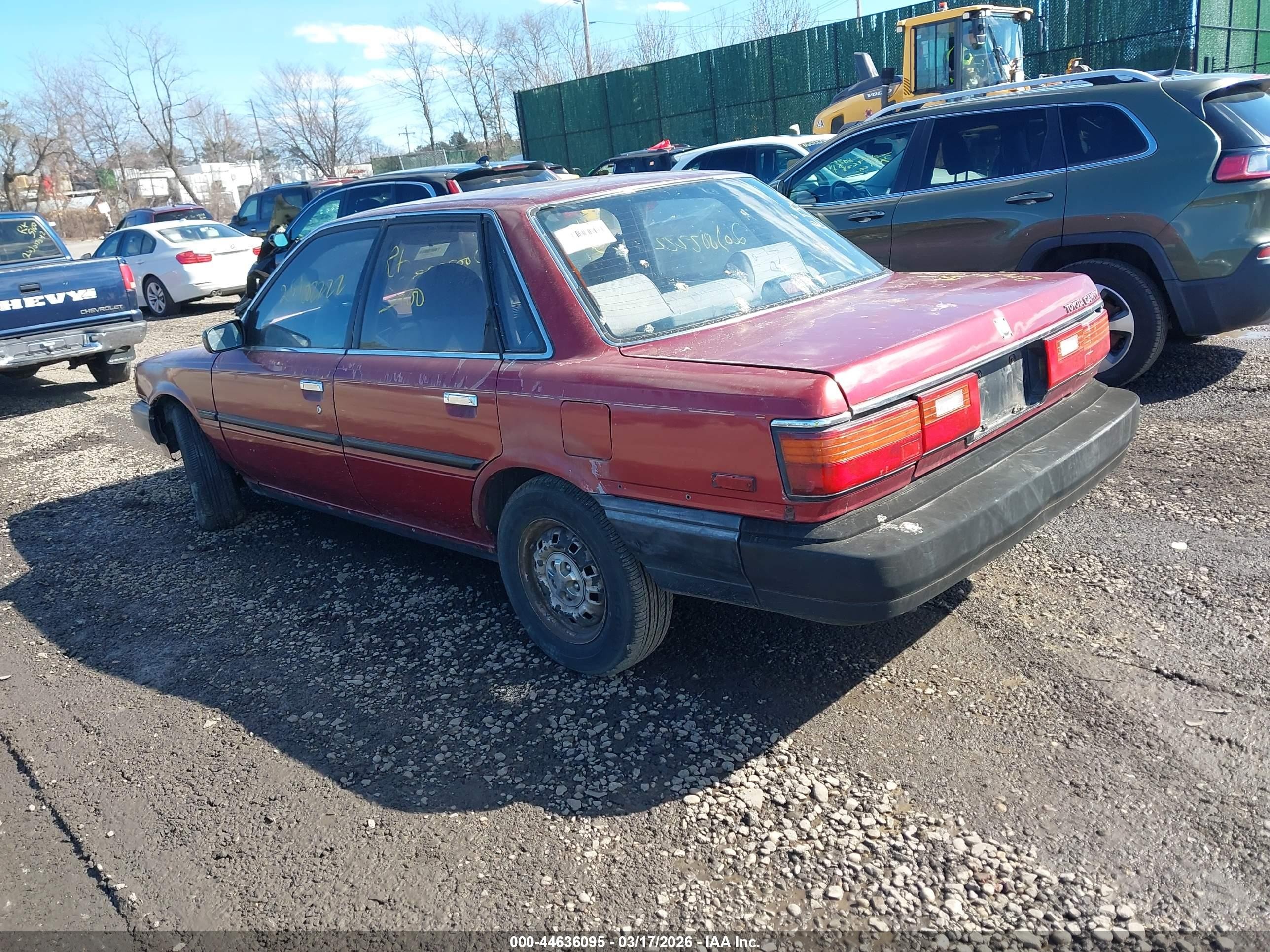 1988 Toyota Camry Dlx Red vin: JT2SV21E4J3303078