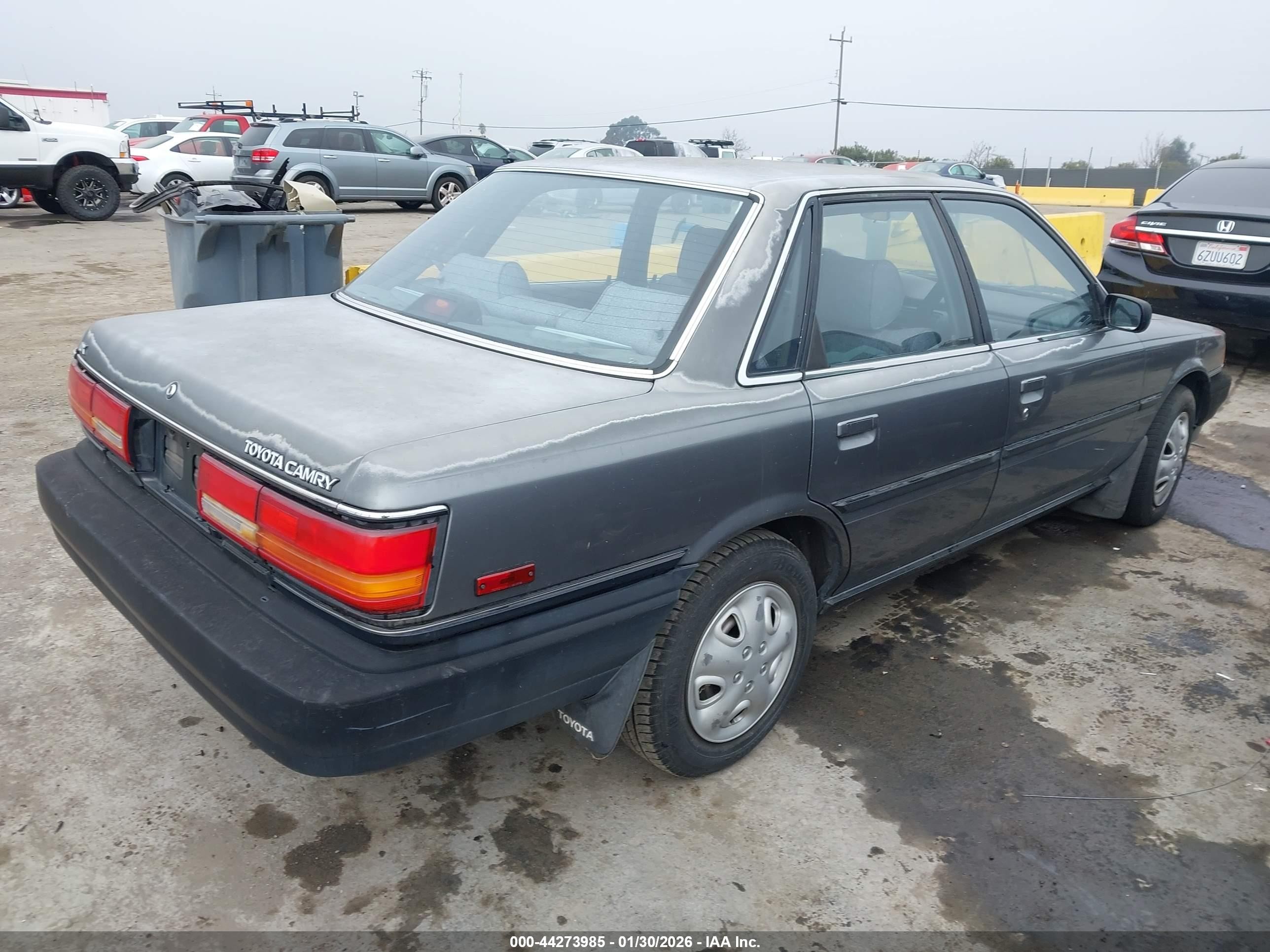 1990 Toyota Camry Dlx Серый vin: JT2SV21E5L0361978