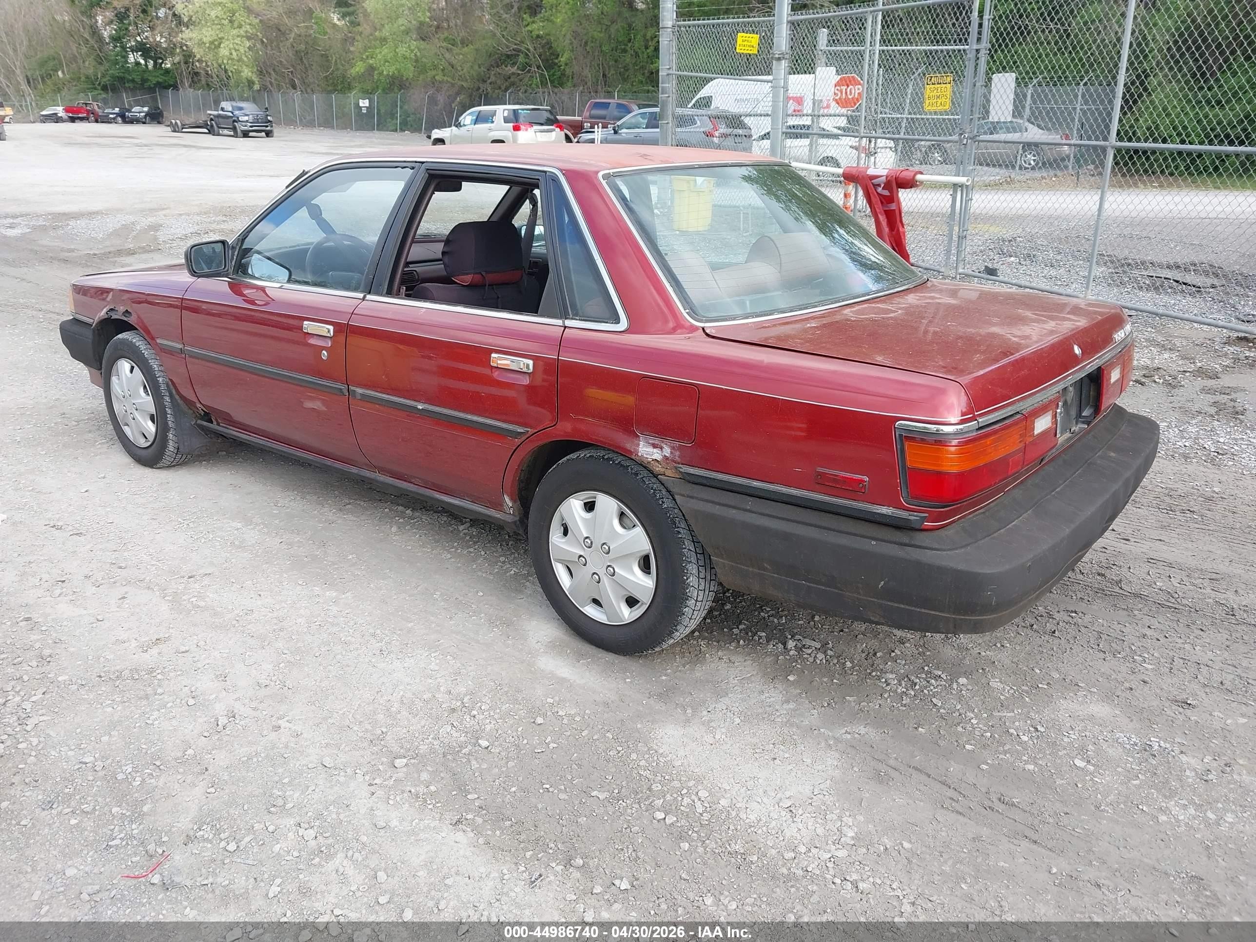1989 Toyota Camry Dlx Red vin: JT2SV21E9K3372222