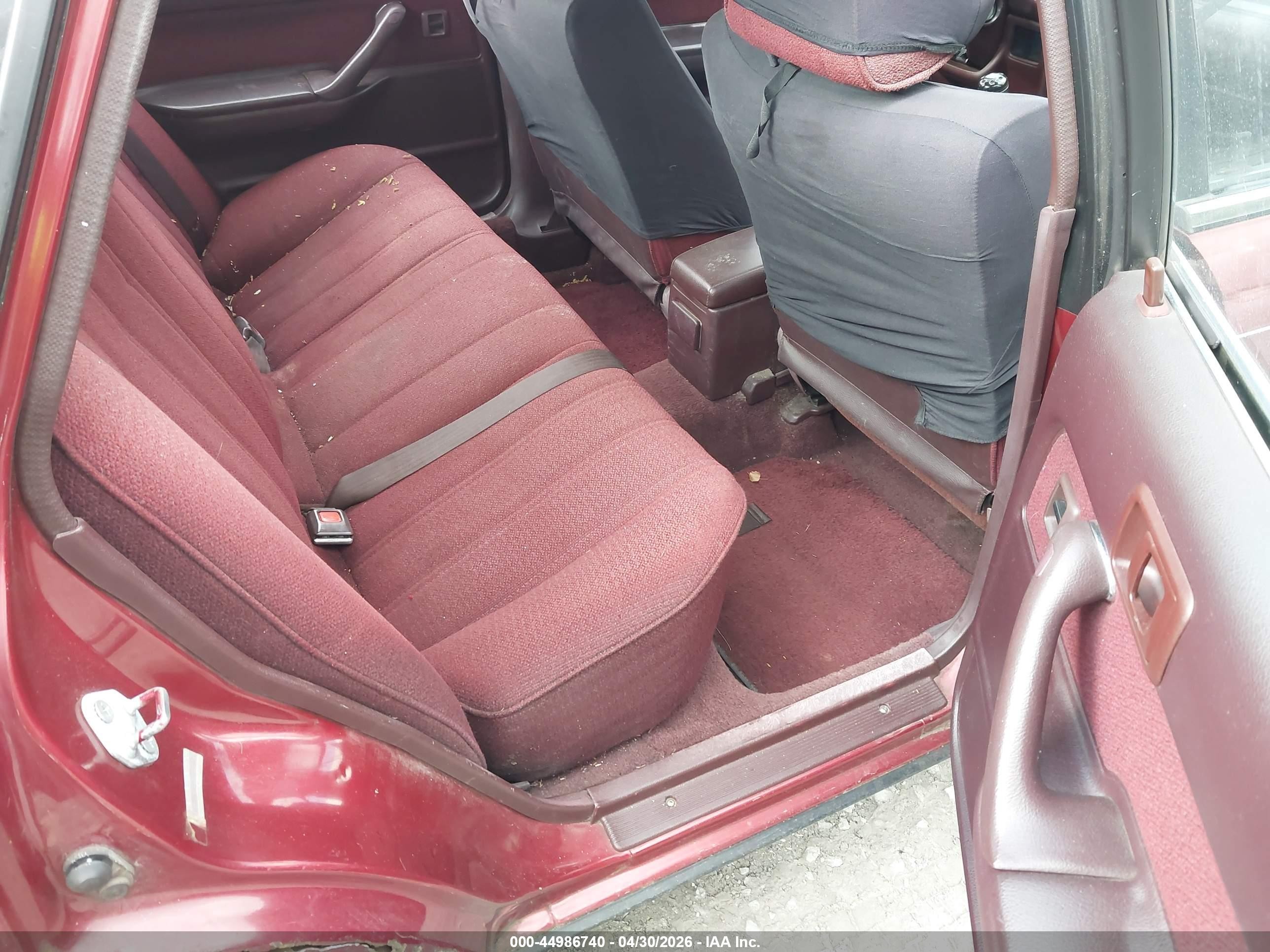 1989 Toyota Camry Dlx Red vin: JT2SV21E9K3372222