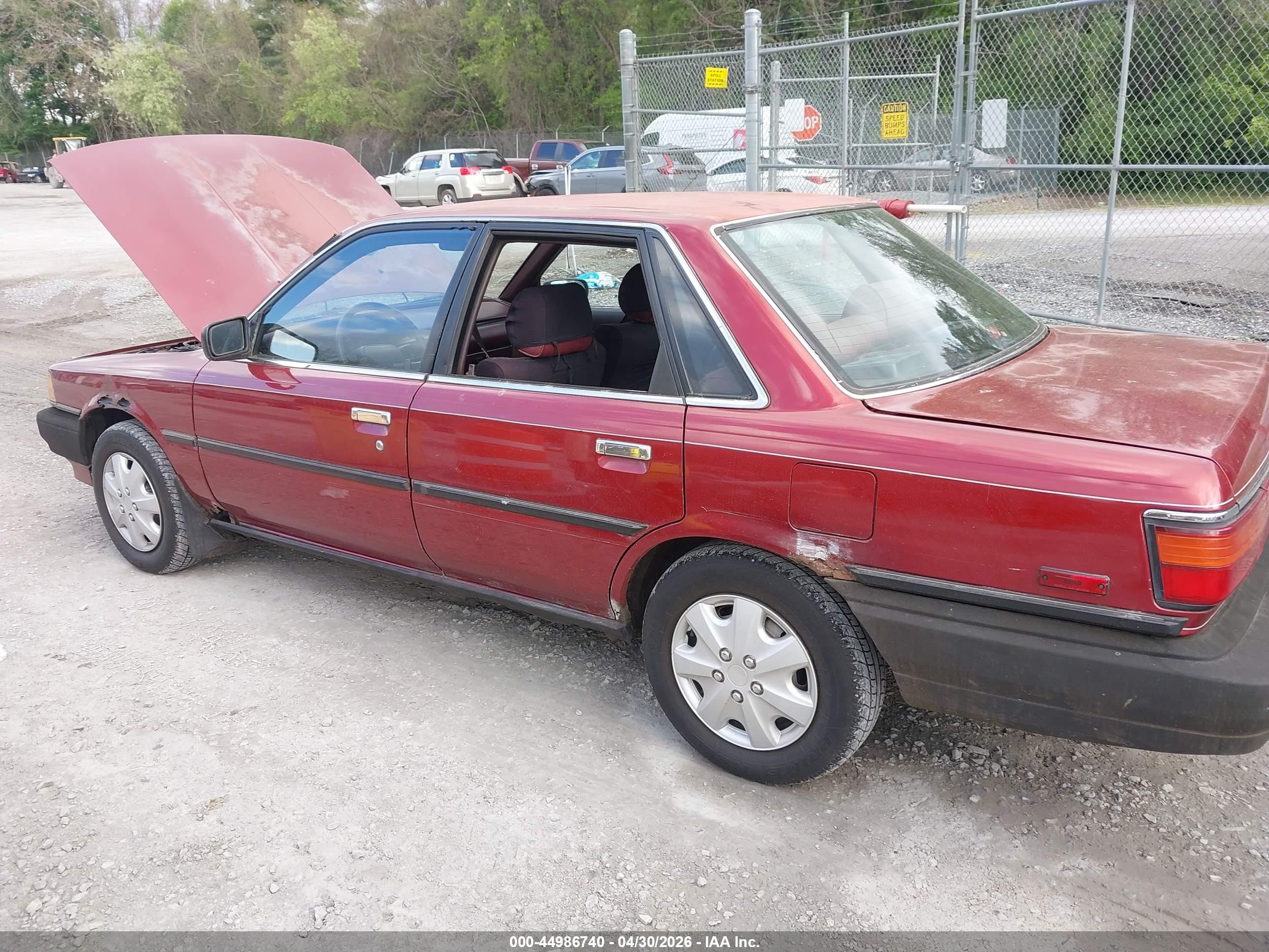 1989 Toyota Camry Dlx Red vin: JT2SV21E9K3372222