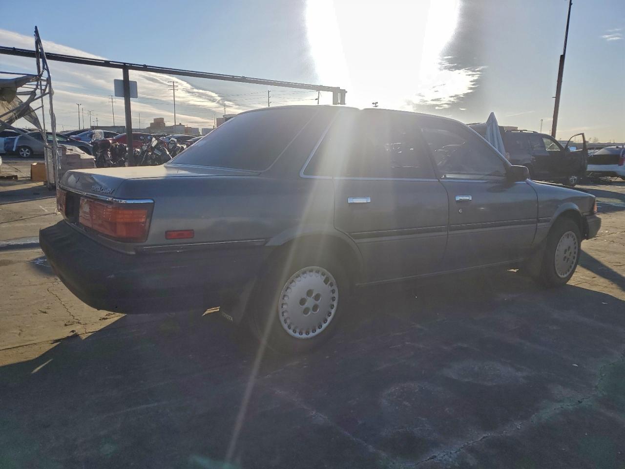 1989 Toyota Camry Dlx Серый vin: JT2SV21E9K3396312