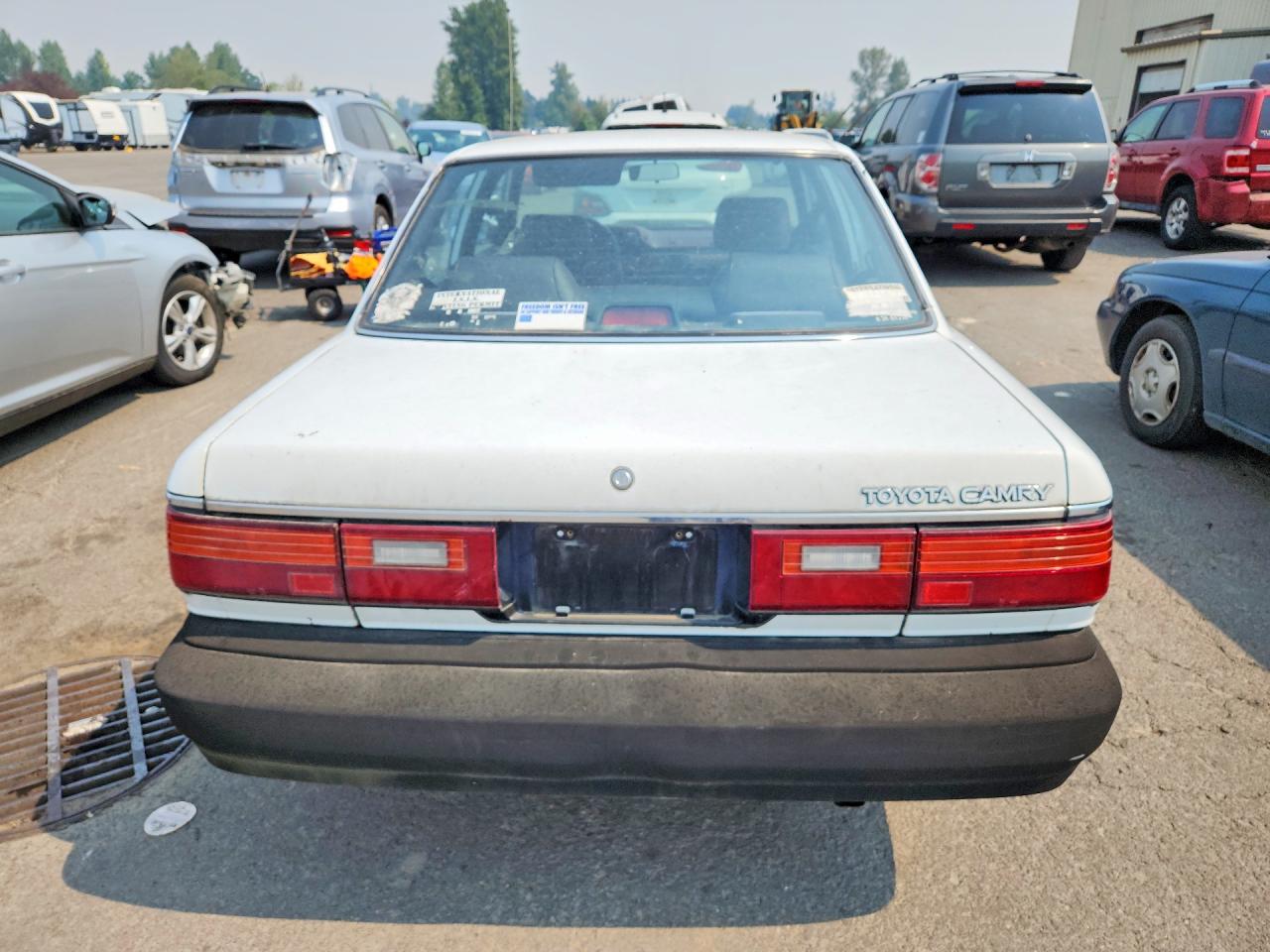 1989 Toyota Camry Base White vin: JT2SV24E5K3377946
