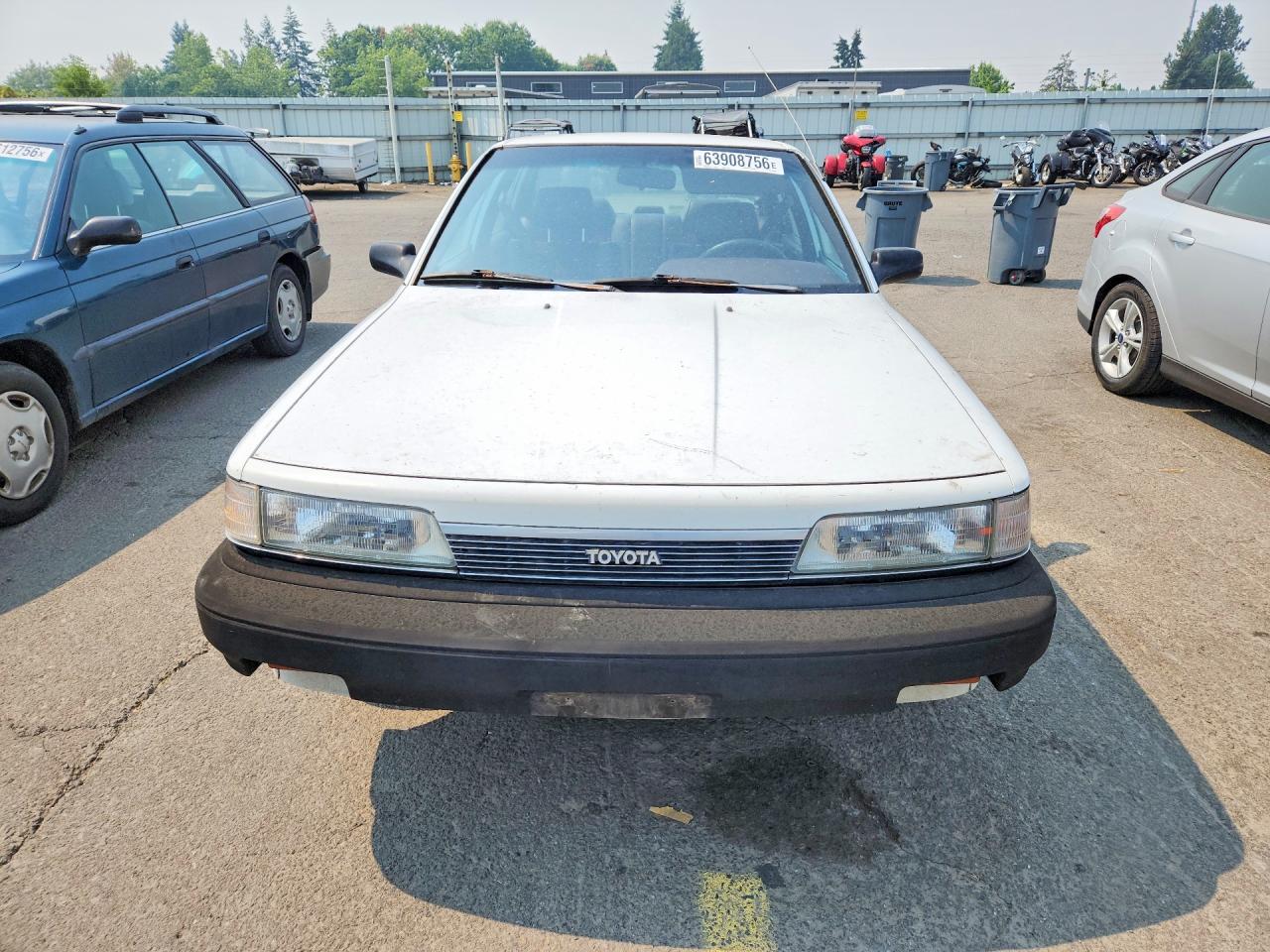 1989 Toyota Camry Base White vin: JT2SV24E5K3377946