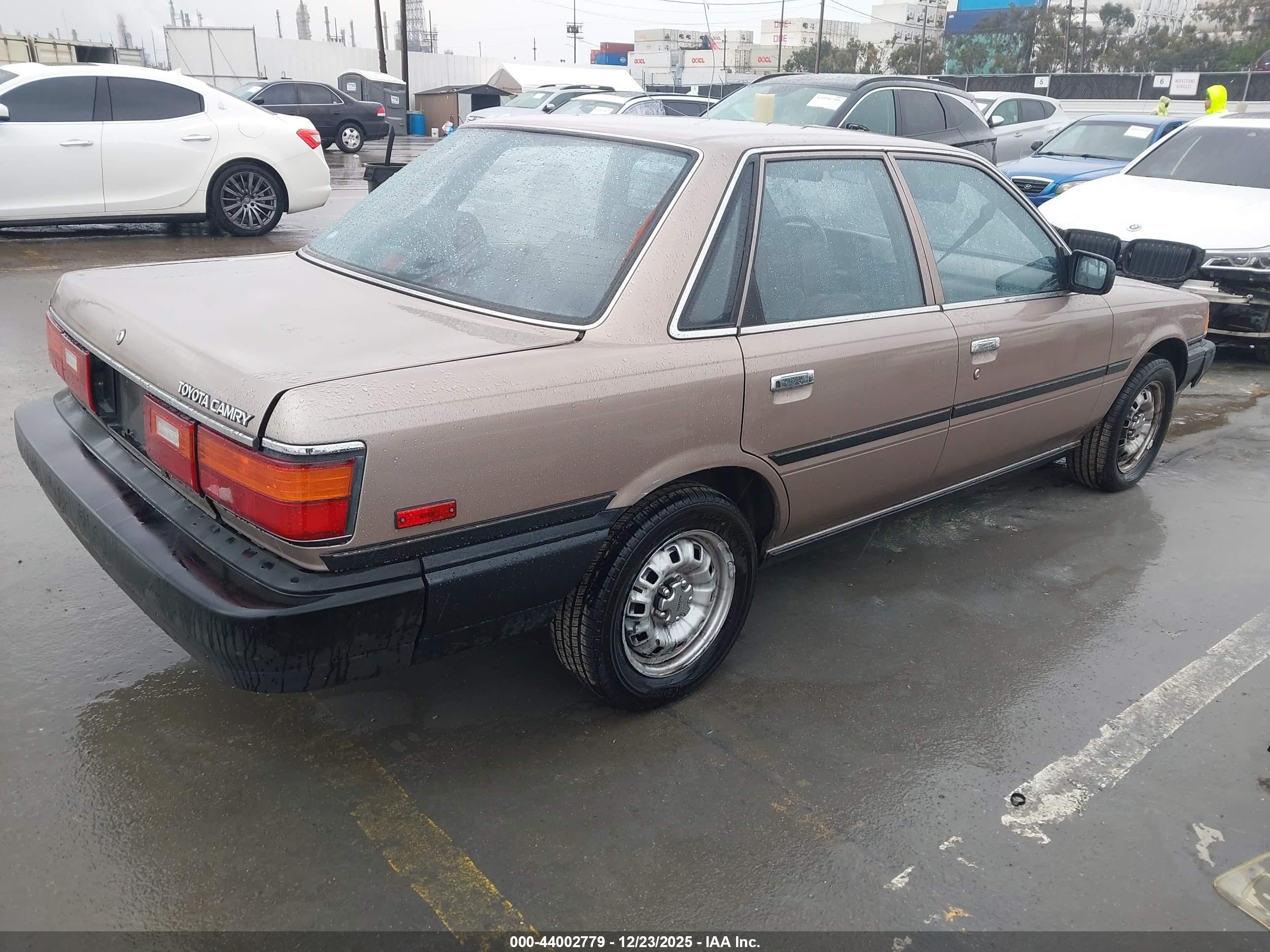 1988 Toyota Camry   Dark Brown vin: JT2SV24E8J0127357