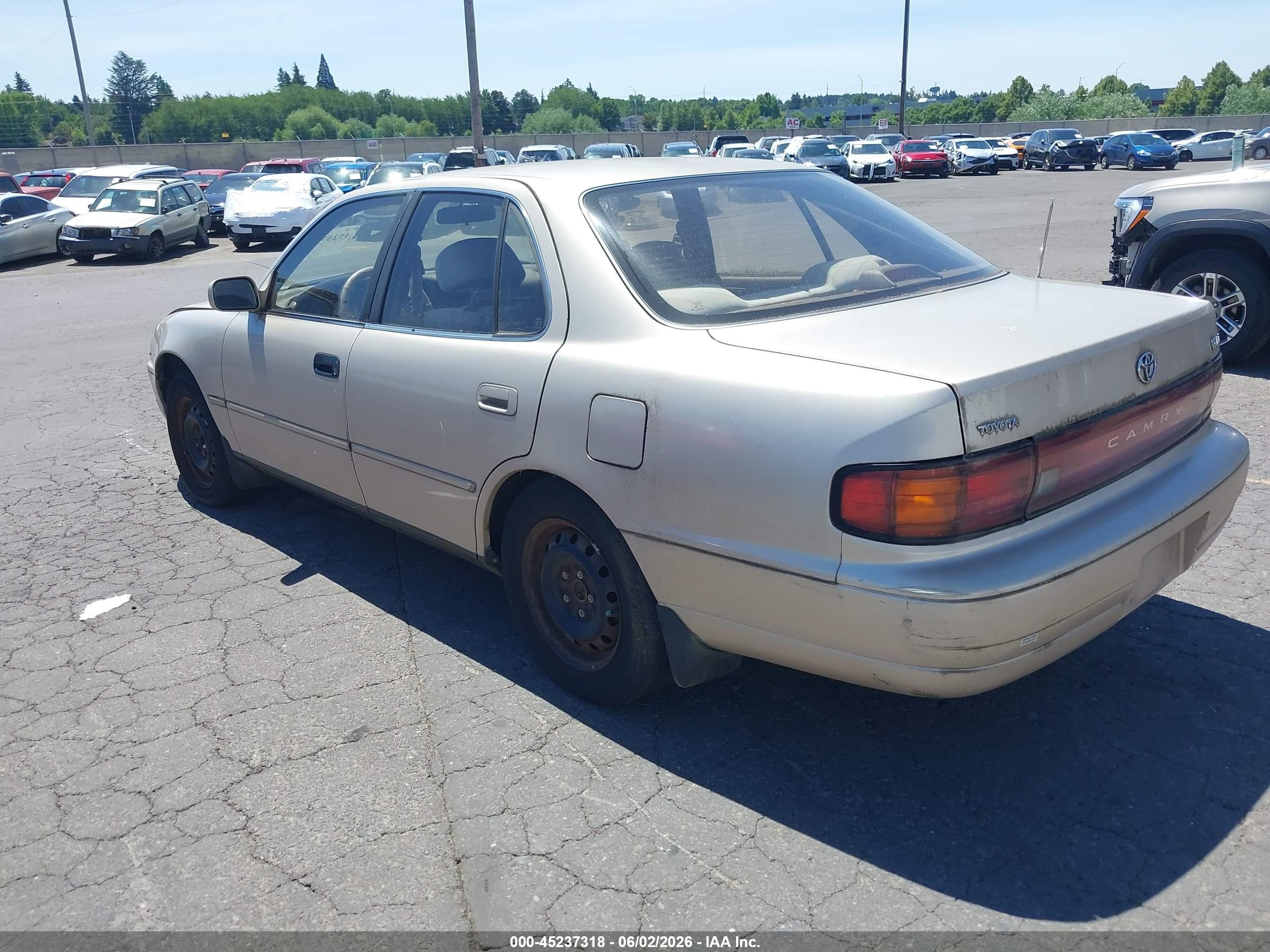 1993 Toyota Camry Le Gold vin: JT2VK12E8P0206779