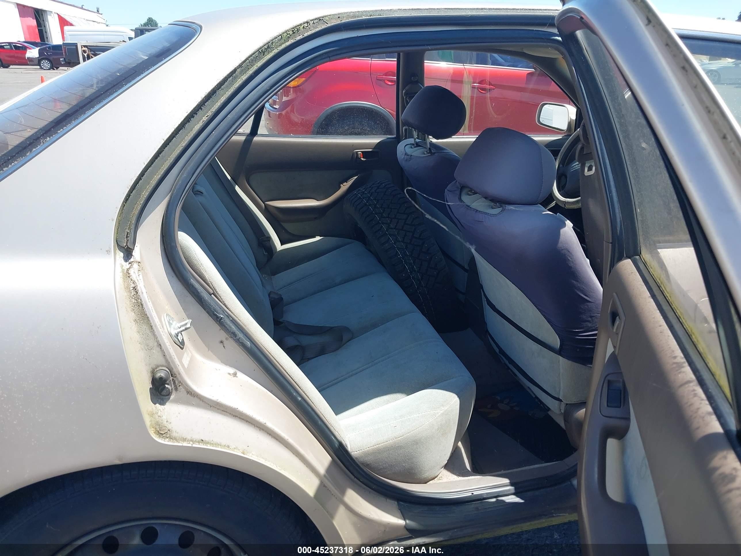 1993 Toyota Camry Le Gold vin: JT2VK12E8P0206779
