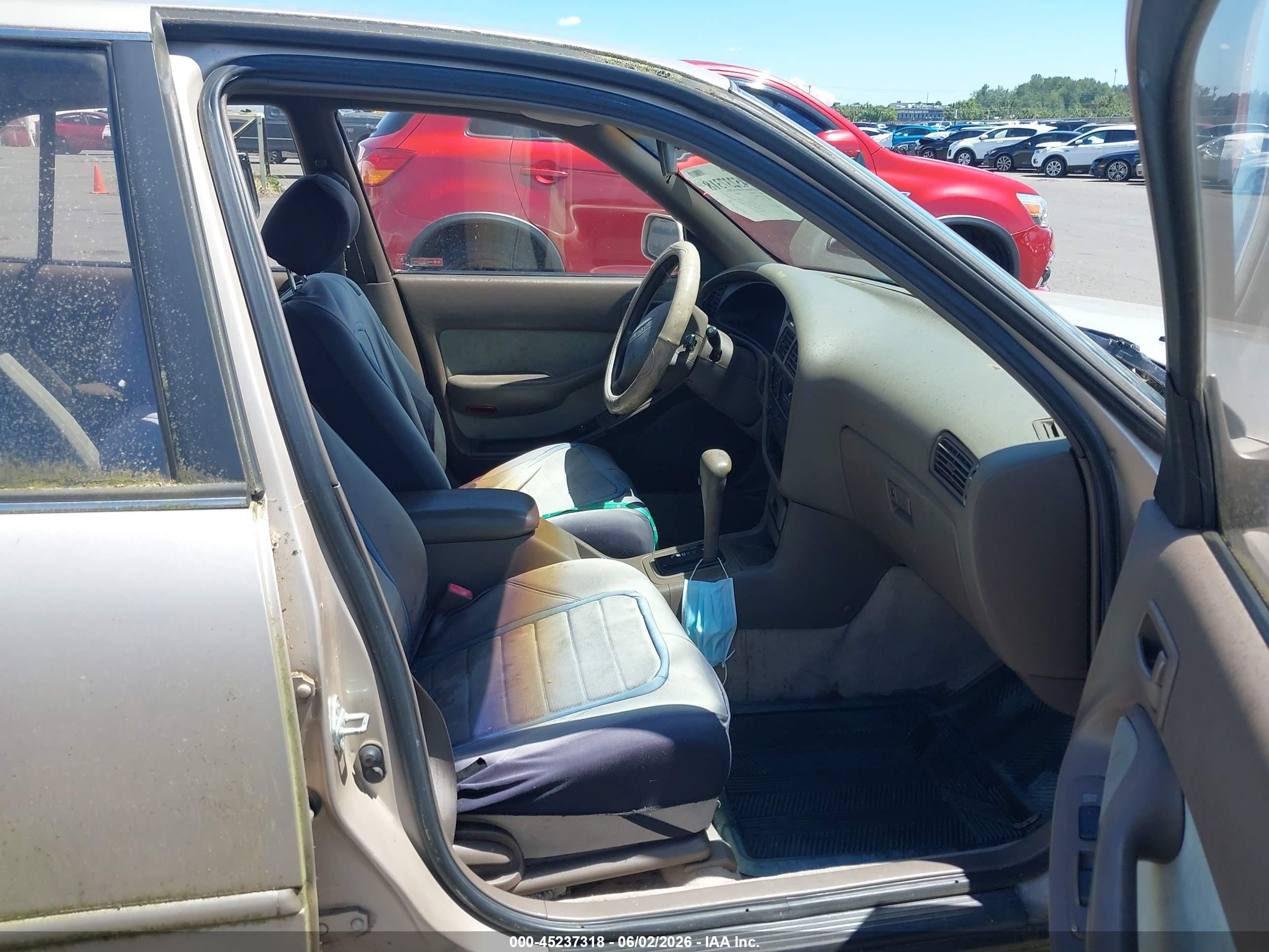 1993 Toyota Camry Le Gold vin: JT2VK12E8P0206779