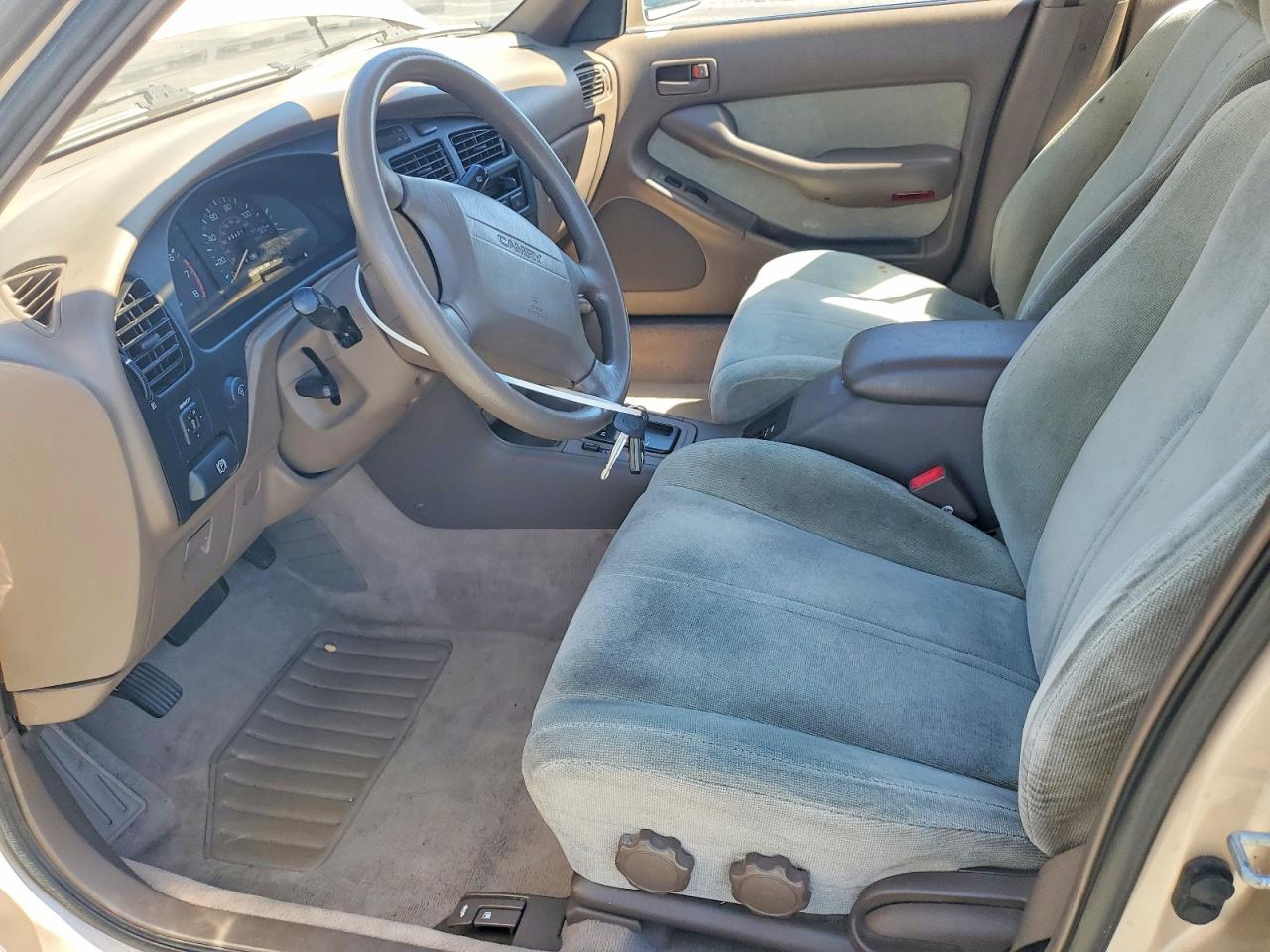 1993 Toyota Camry Le Beige vin: JT2VK12E8P0216910