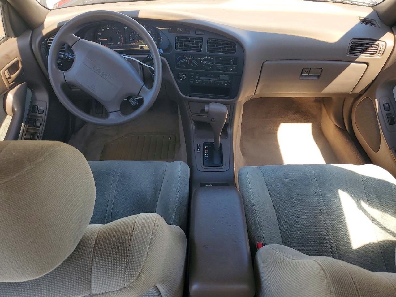 1993 Toyota Camry Le Beige vin: JT2VK12E8P0216910